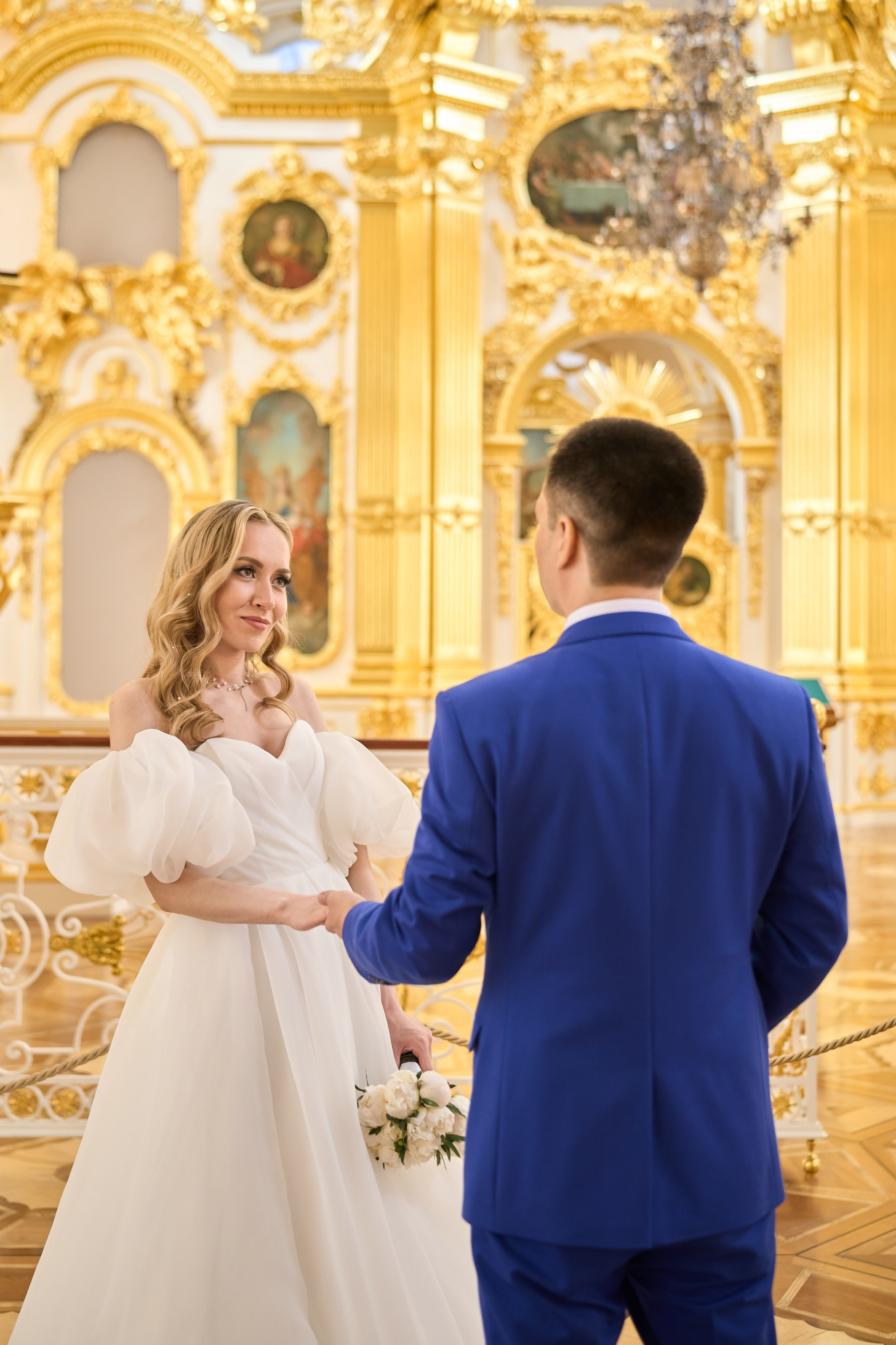 Свадебная фотосессия для пары в Эрмитаже – фотограф на свадьбу в Санкт-Петербурге