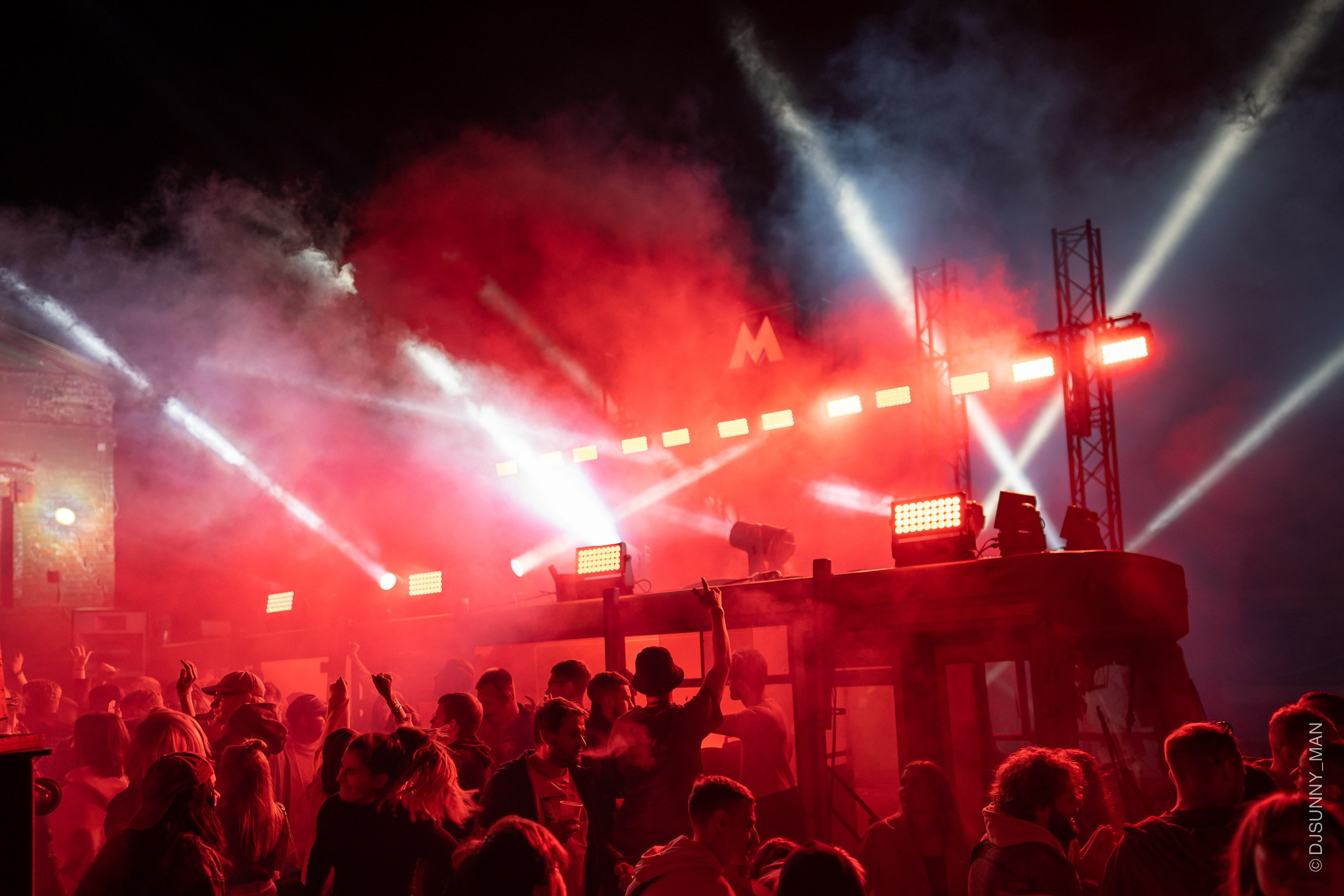 Metro Gorkovskaya. Sunnyman