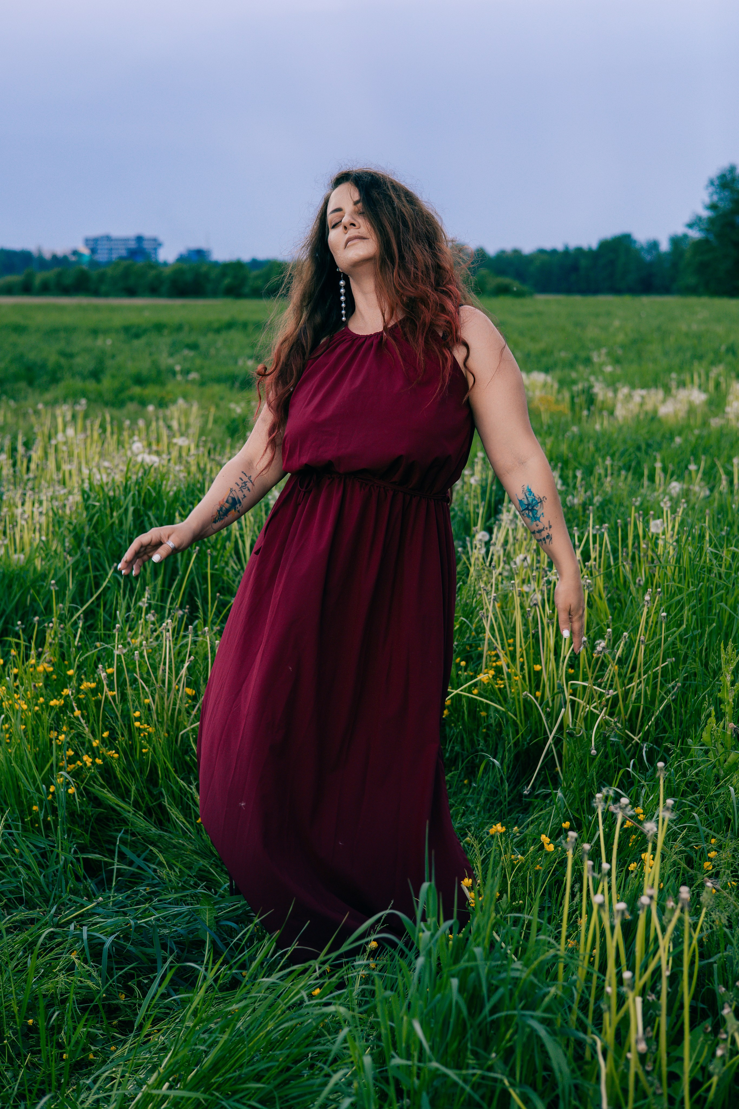 Аня в поле. Репортажный фотограф Алёна Кантемирова