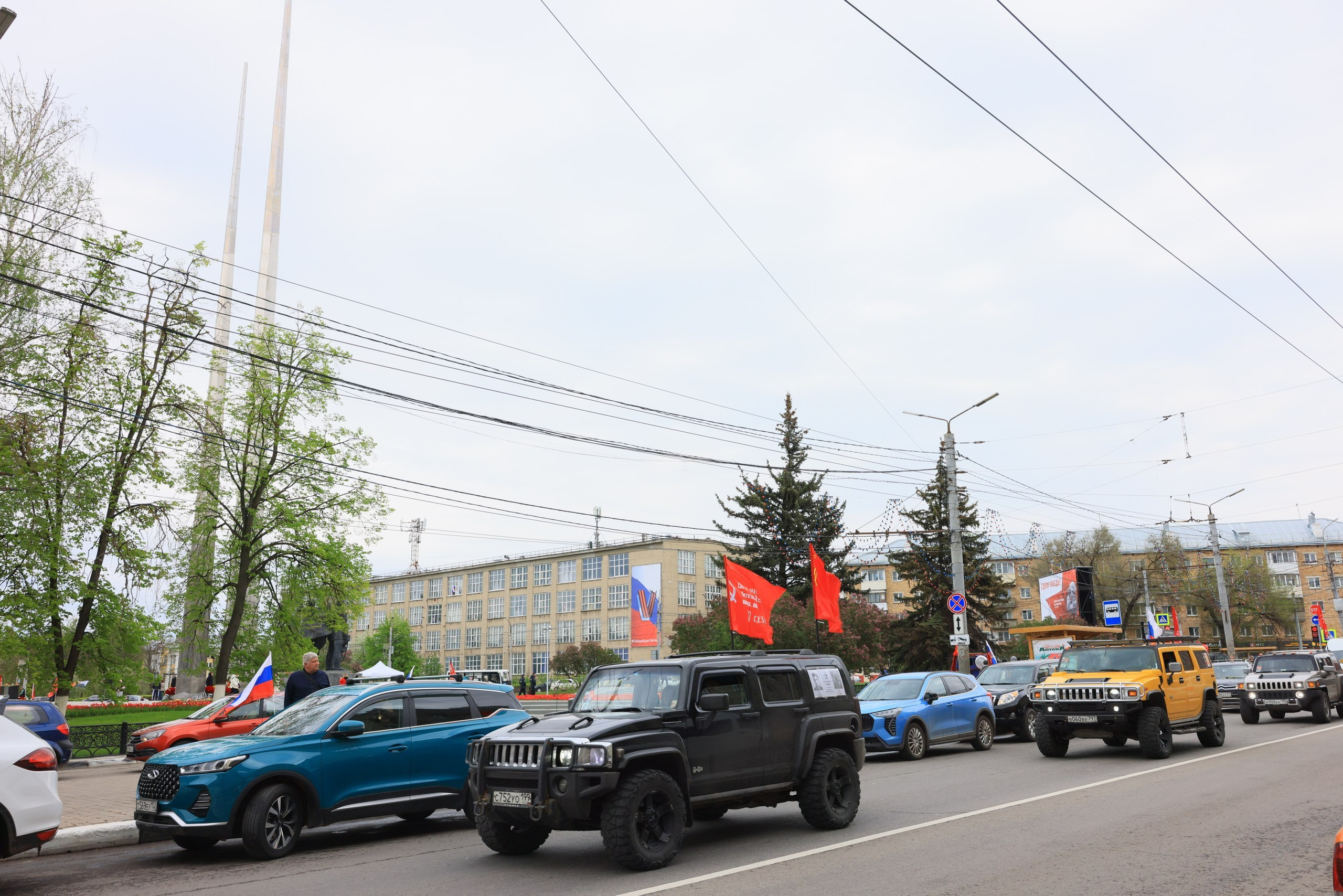 9 мая 2026 Хаммер клуб в День Победы в Туле (У мемориала «Защитникам неба Отечества», музея оружия, «Три штыка». Фотограф в Туле Крупский АнДРей. Фотостудия «КАДР71» в Туле