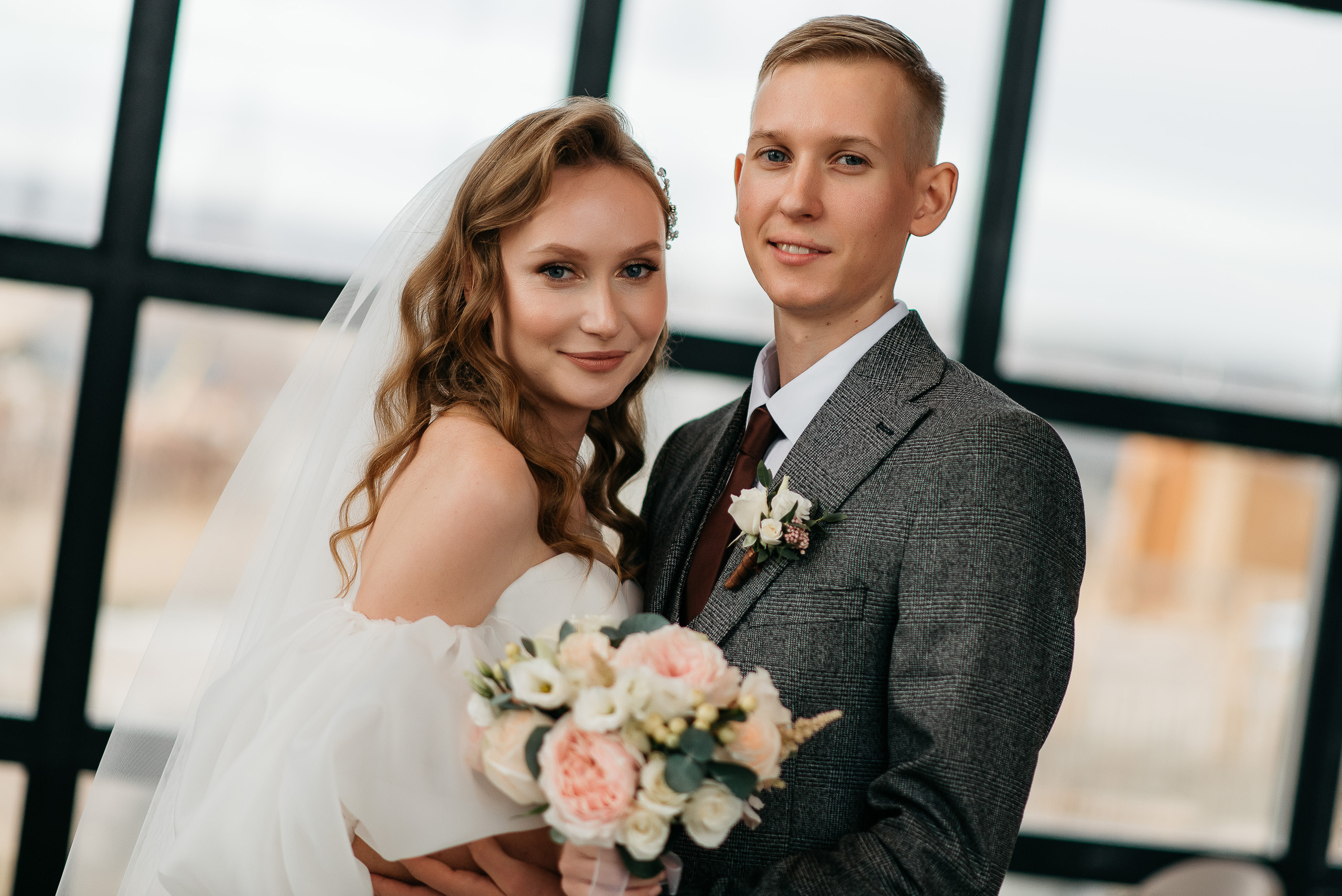 Полина @polinaozerova и Сергей @sergo_explos 🤵 📸 Фото @Mooleen.Aleksandr 🎀 Координация @Hello_weddy 💄 Визаж @dronova_anastasia ⛪️ Локация @chateau_blanc_shamoni 🎊 Декор и флористика @felico__decor👗 🎤 Ведущий @fedorov.show Кейтеринг @075please Свадебый торт @tortodel__24 Артист виртуоз @kostya_balaiskih