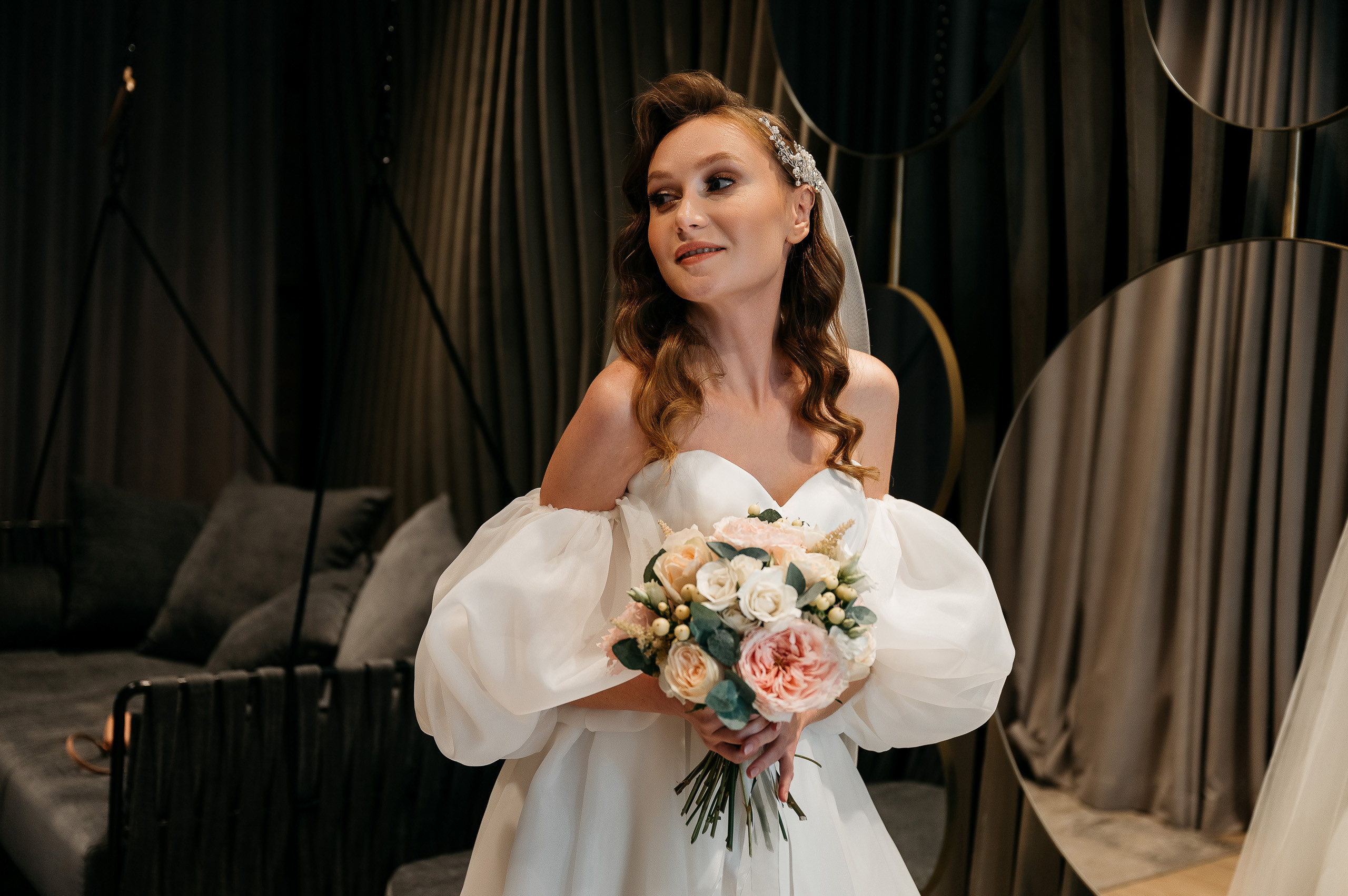 Полина @polinaozerova и Сергей @sergo_explos 🤵 📸 Фото @Mooleen.Aleksandr 🎀 Координация @Hello_weddy 💄 Визаж @dronova_anastasia ⛪️ Локация @chateau_blanc_shamoni 🎊 Декор и флористика @felico__decor👗 🎤 Ведущий @fedorov.show Кейтеринг @075please Свадебый торт @tortodel__24 Артист виртуоз @kostya_balaiskih