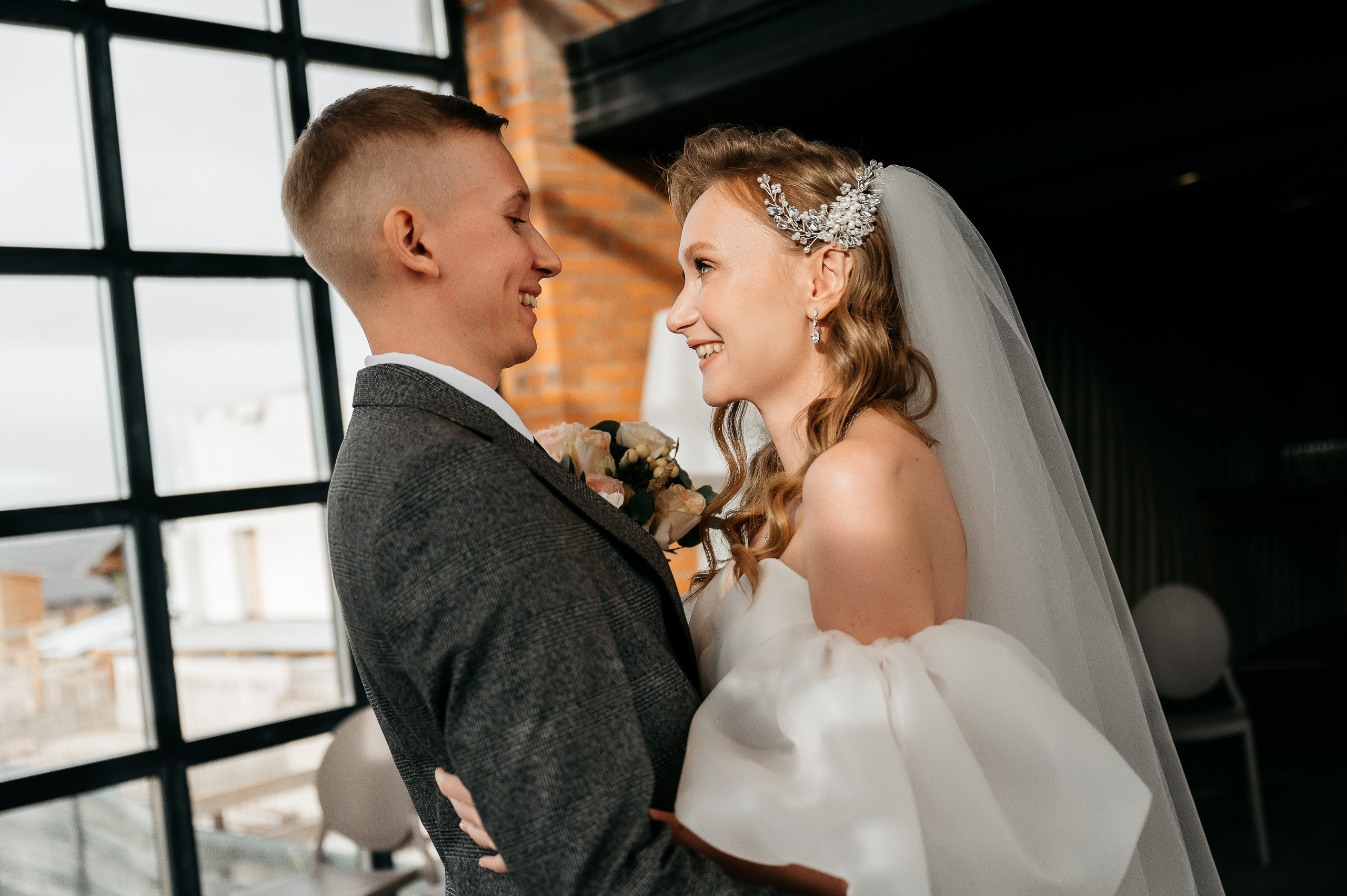 Полина @polinaozerova и Сергей @sergo_explos 🤵 📸 Фото @Mooleen.Aleksandr 🎀 Координация @Hello_weddy 💄 Визаж @dronova_anastasia ⛪️ Локация @chateau_blanc_shamoni 🎊 Декор и флористика @felico__decor👗 🎤 Ведущий @fedorov.show Кейтеринг @075please Свадебый торт @tortodel__24 Артист виртуоз @kostya_balaiskih