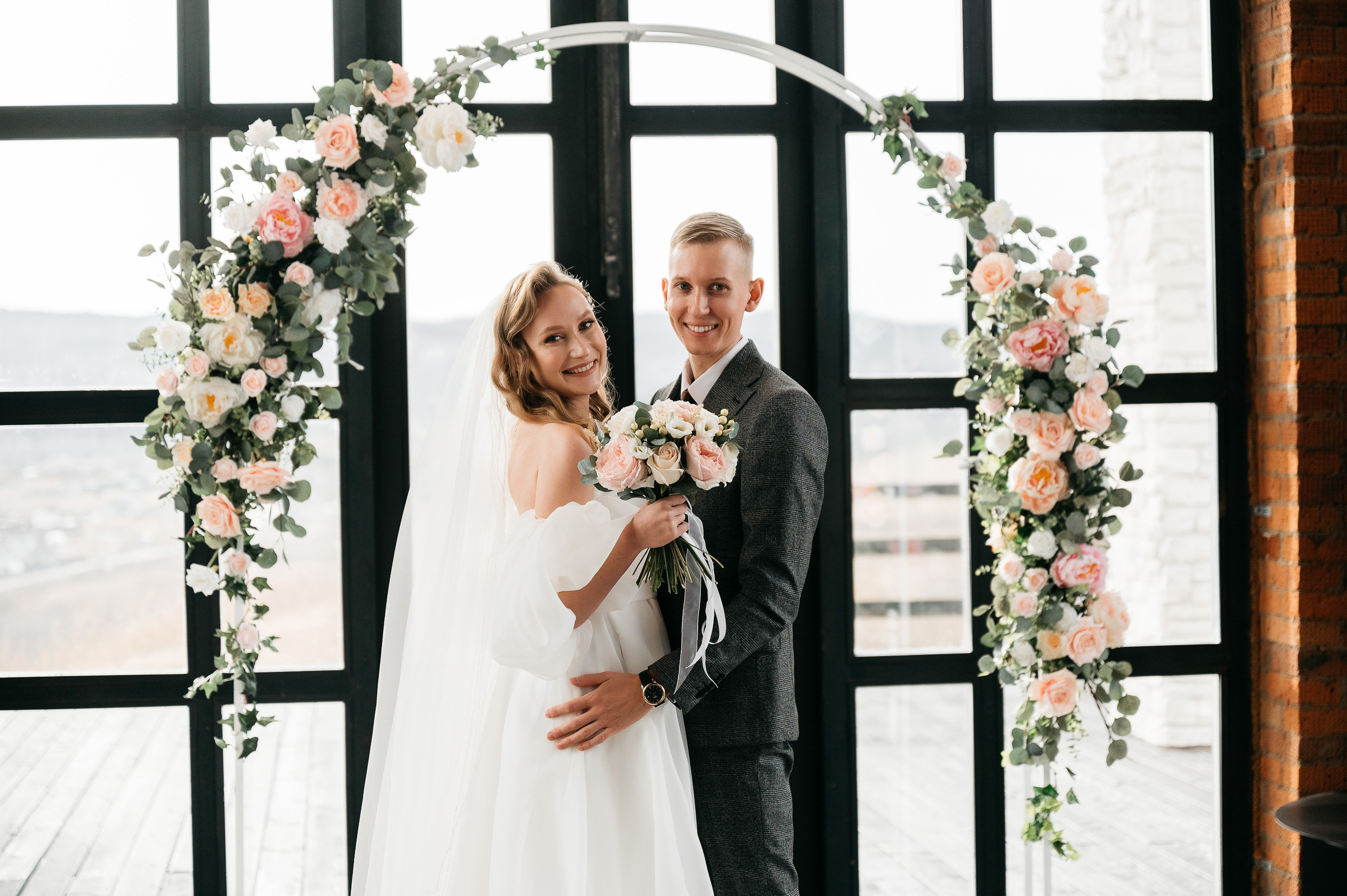 Полина @polinaozerova и Сергей @sergo_explos 🤵 📸 Фото @Mooleen.Aleksandr 🎀 Координация @Hello_weddy 💄 Визаж @dronova_anastasia ⛪️ Локация @chateau_blanc_shamoni 🎊 Декор и флористика @felico__decor👗 🎤 Ведущий @fedorov.show Кейтеринг @075please Свадебый торт @tortodel__24 Артист виртуоз @kostya_balaiskih