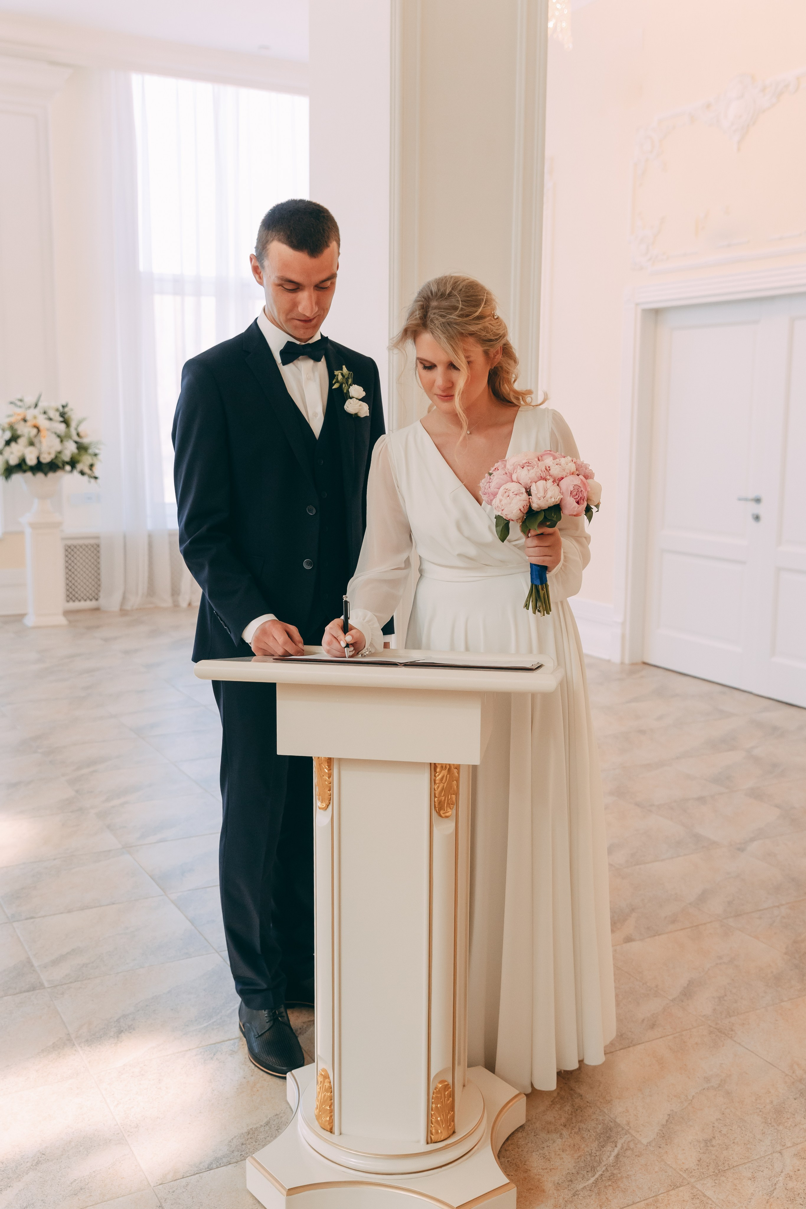 Надя и Валера, ЗАГС Доблести и Витебский вокзал. Семейный фотограф в Санкт-Петербурге Алиса Мохова