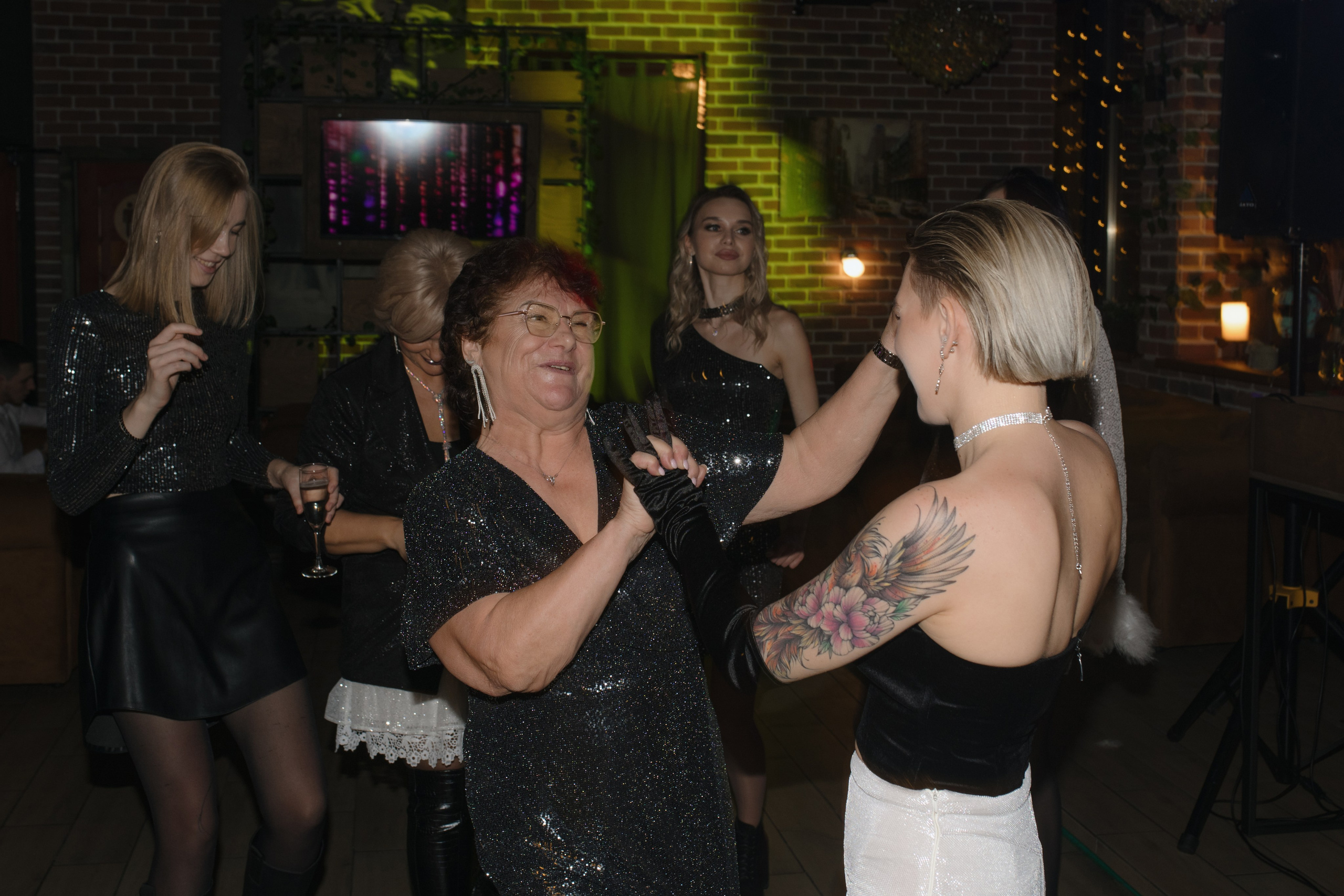 День рождения Томы — Let`s Talk Bar. Свадебный фотограф Екатеринбург/Челябинск — Любовь Волохова