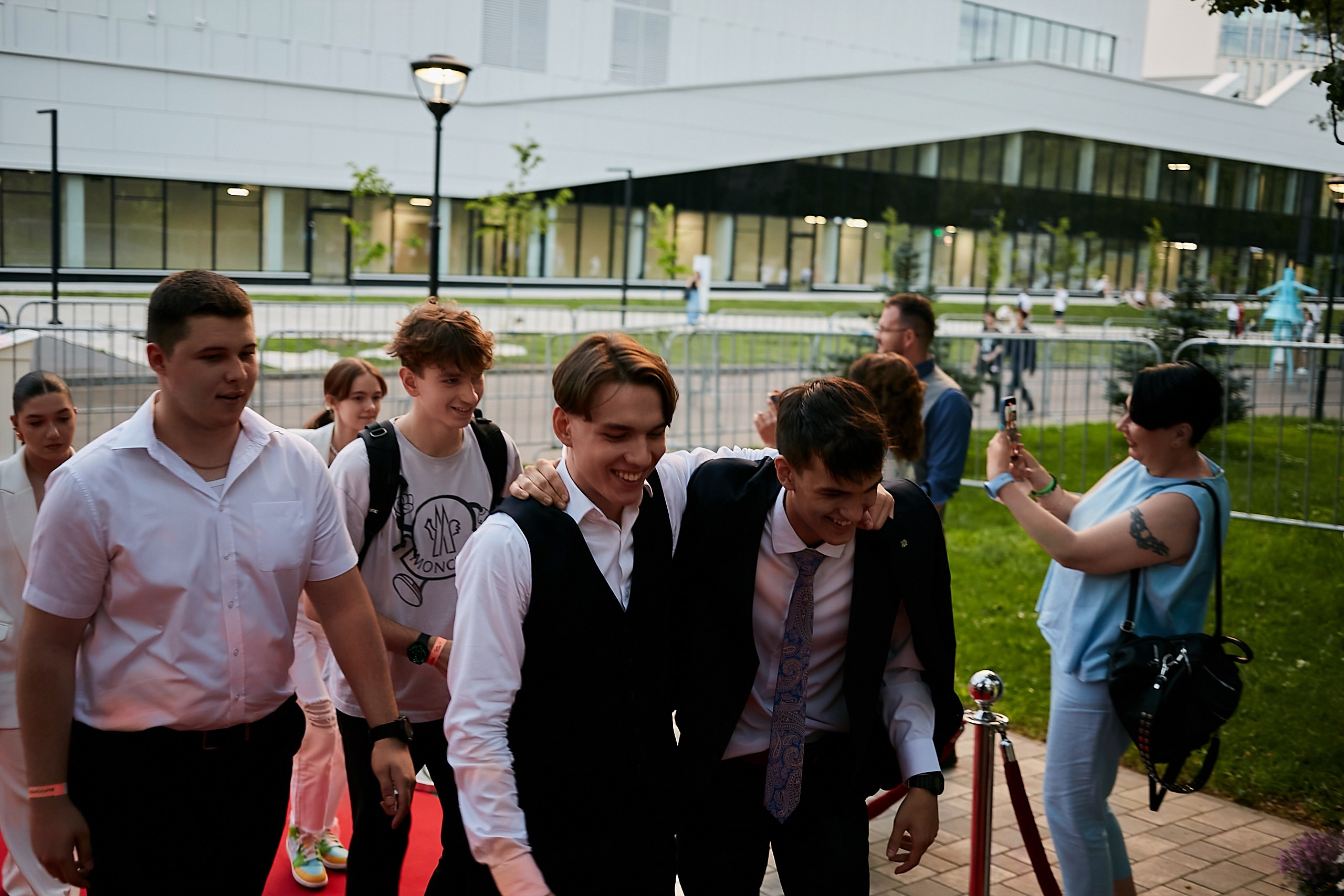 Выпускной 2024 концертный зал Академия ВТБ. Фотограф и Видеограф в Москве. Олег Корушев