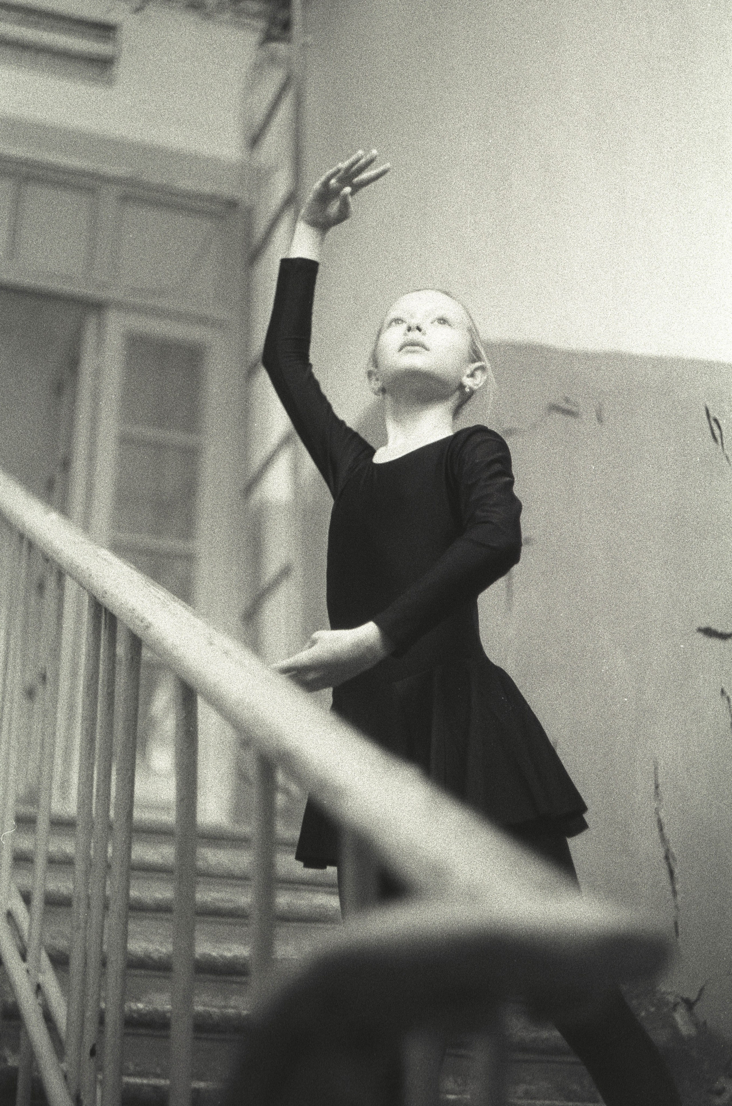 Автор фотограф: Додров. Ph: dodrov. Пленочная фотография обладает своим уникальным очарованием и стилем, который отличается от цифровых снимков. Ее особенный характер проявляется в необычайной глубине, насыщенности и теплоте цветов, а также в нежной зернистости, которая добавляет текстуры и атмосферности снимкам