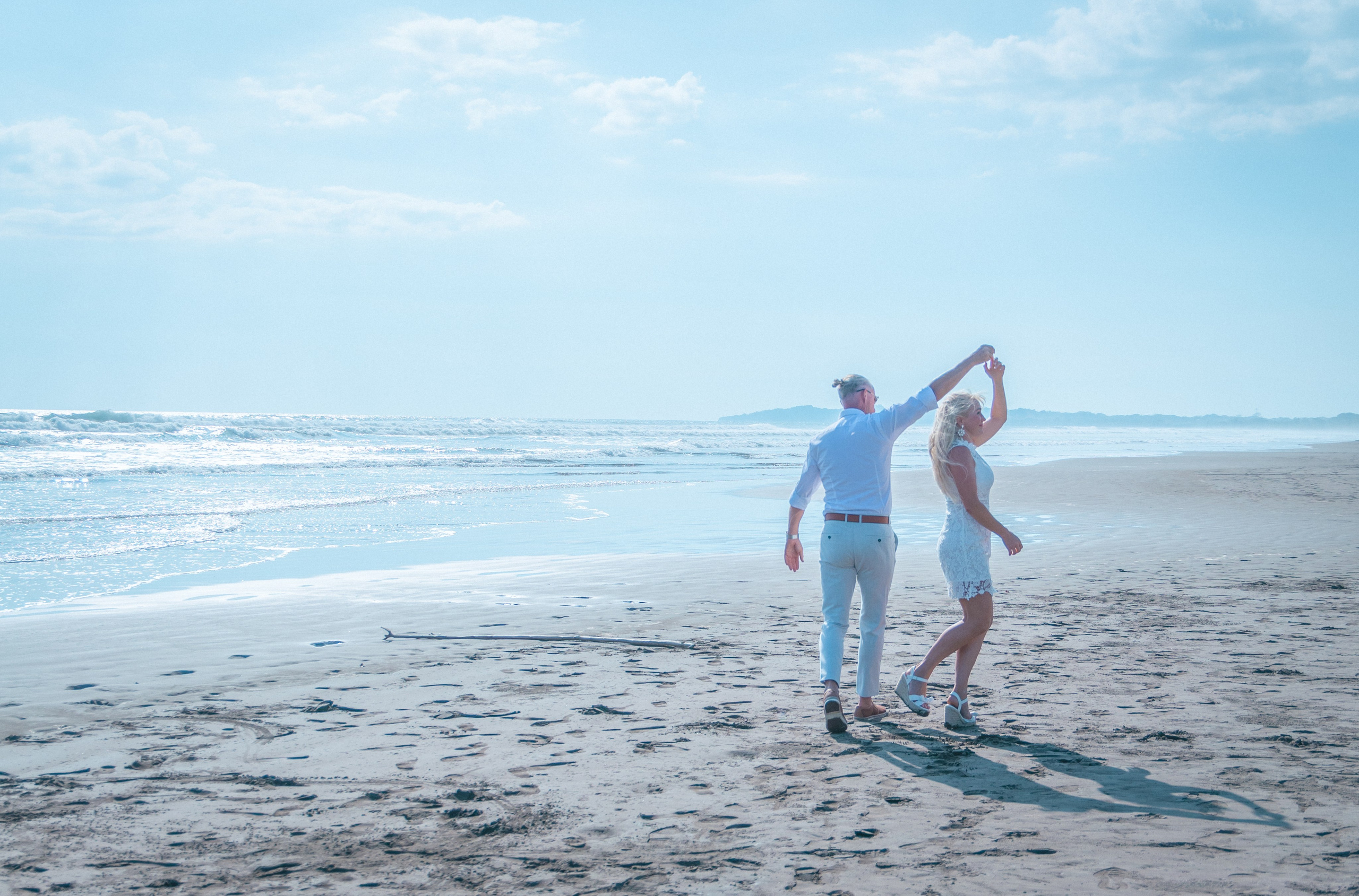 Ocean lovely moments. Family, portrait, content photo in Costa Rica Evgeniya Besprozvannykh