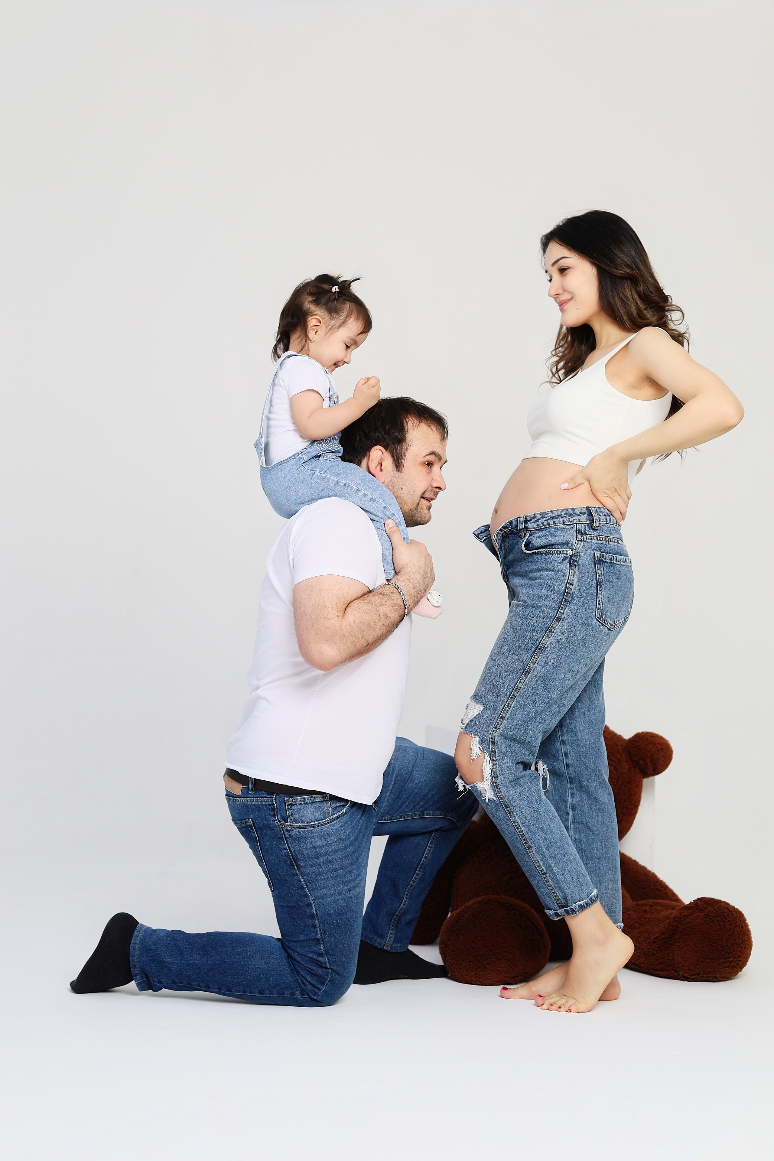 Профессиональная фотосессия беременности в студии и на природе. Фотограф Мария Дрогунова