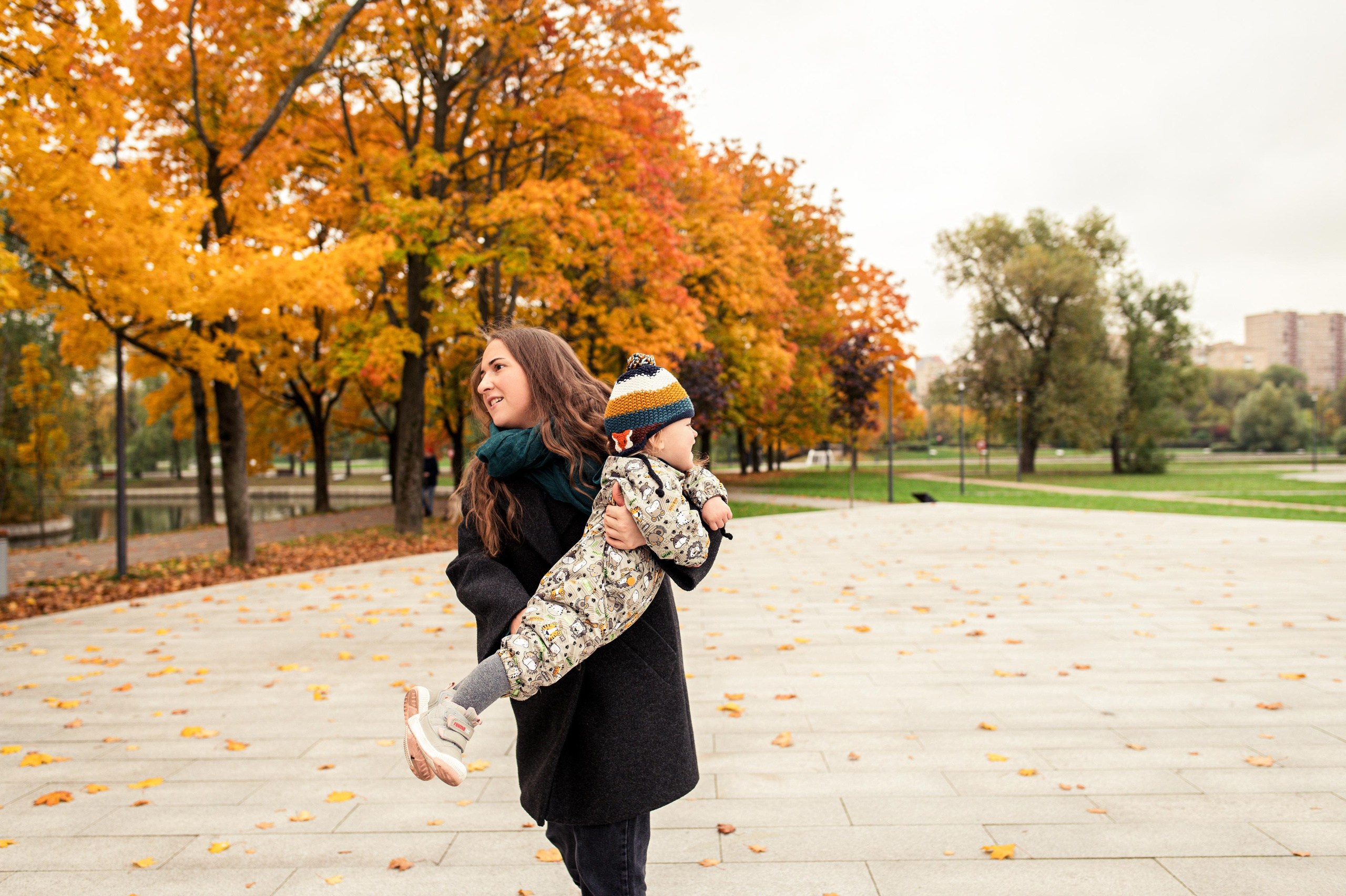 Осенняя фотопрогулка в парке «Дружба», мама с дочкой. Семейный фотограф. Lifestyle. Москва. Анастасия Михайлова