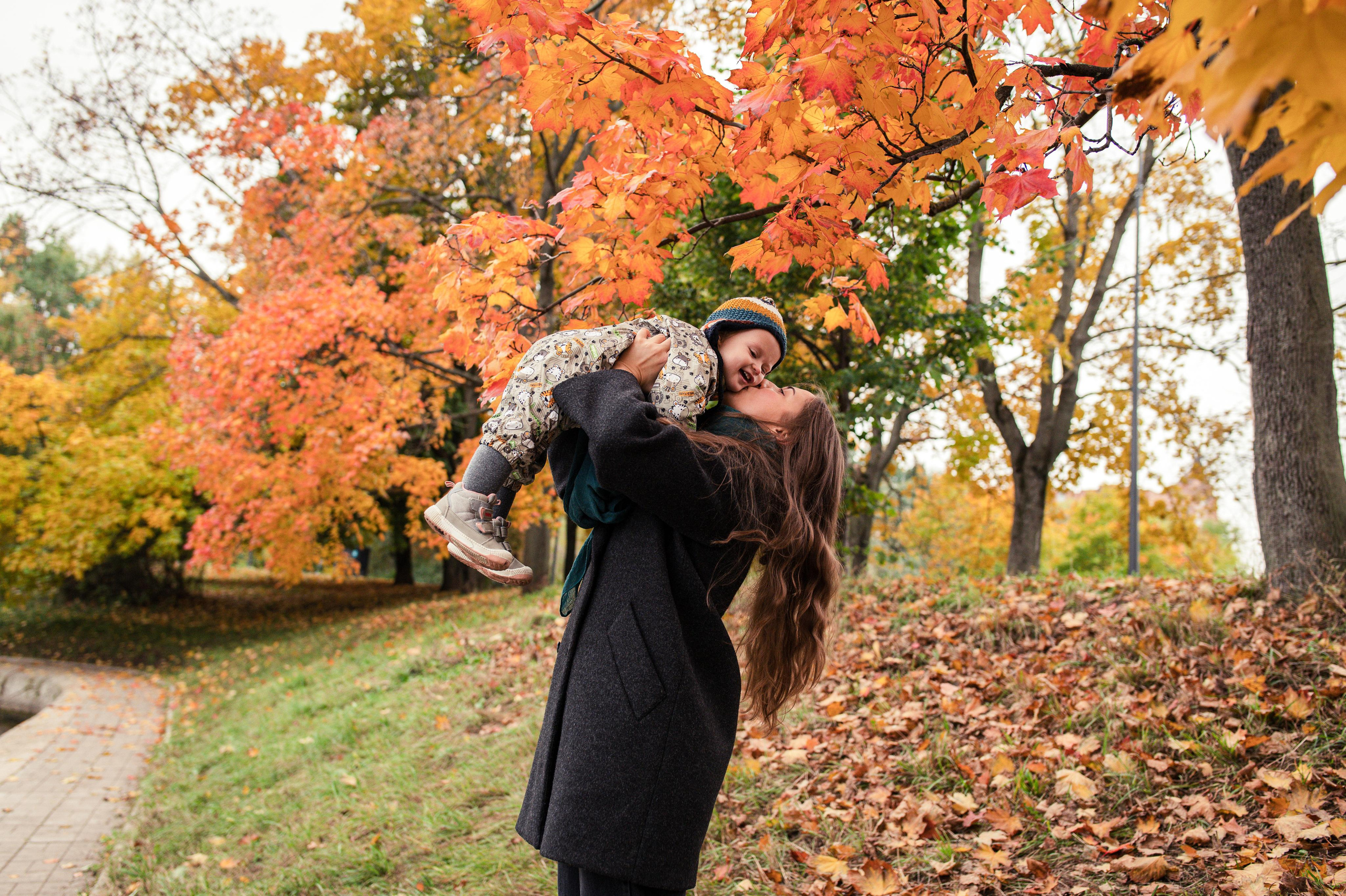 Осенняя фотопрогулка в парке «Дружба», мама с дочкой. Семейный фотограф. Lifestyle. Москва. Анастасия Михайлова