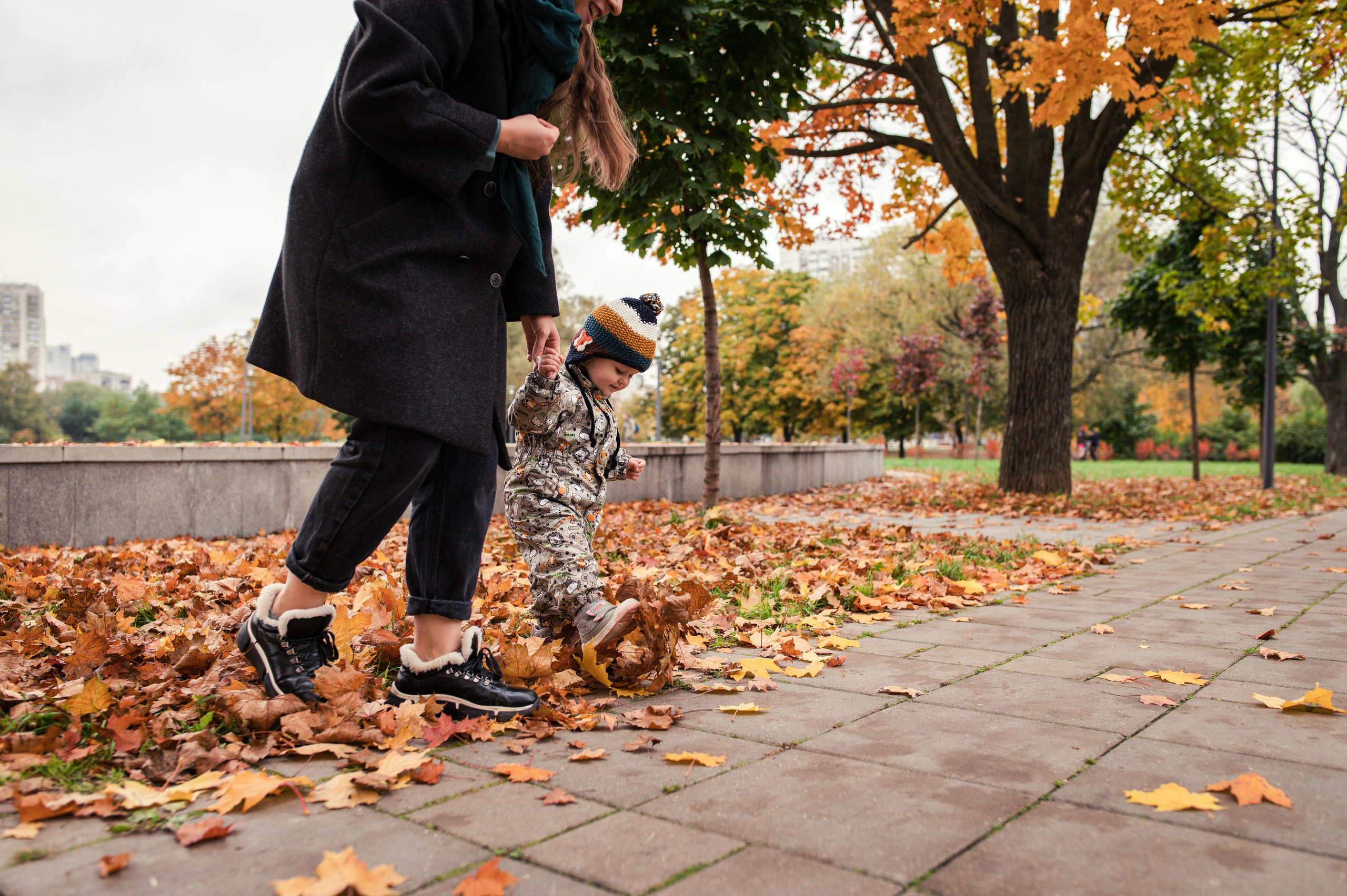 Осенняя фотопрогулка в парке «Дружба», мама с дочкой. Семейный фотограф. Lifestyle. Москва. Анастасия Михайлова