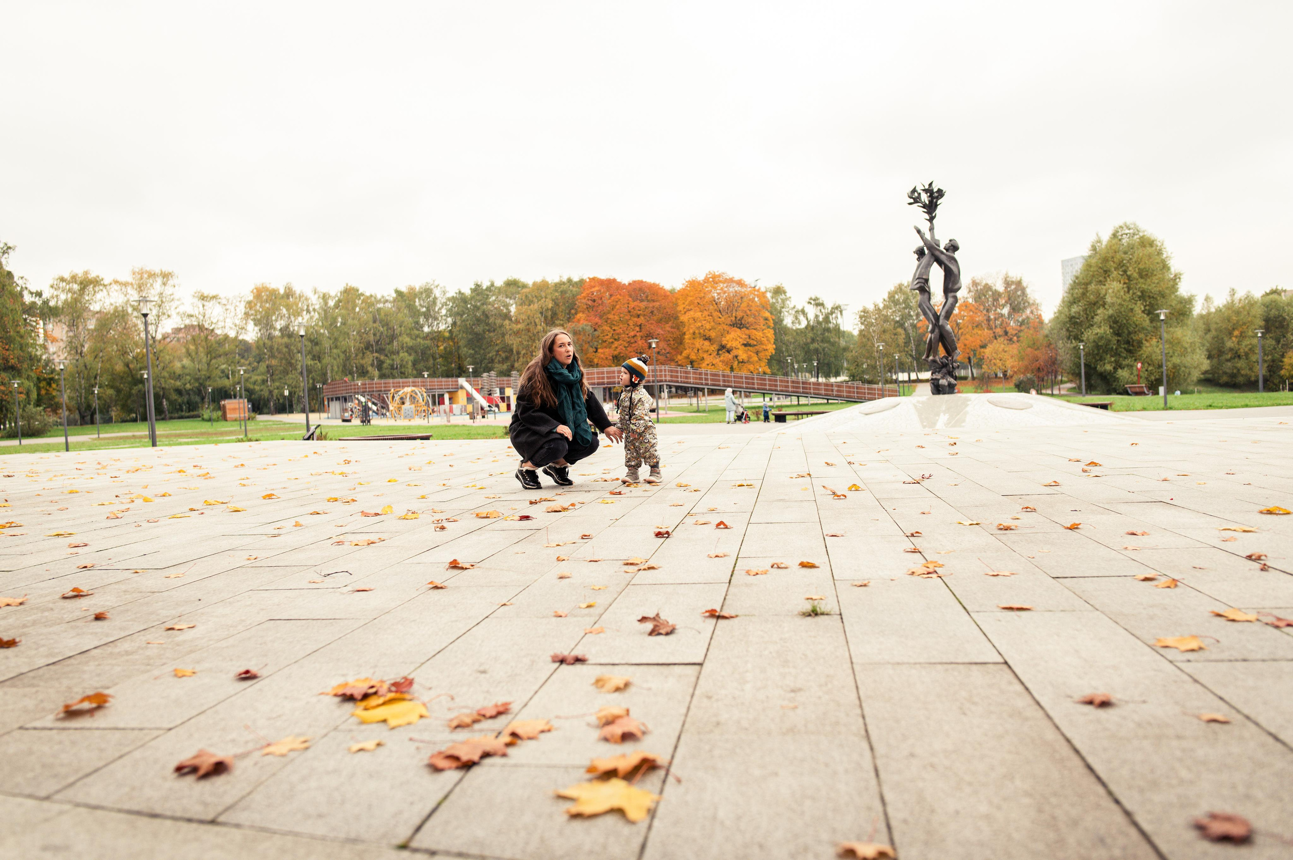 Осенняя фотопрогулка в парке «Дружба», мама с дочкой. Семейный фотограф. Lifestyle. Москва. Анастасия Михайлова