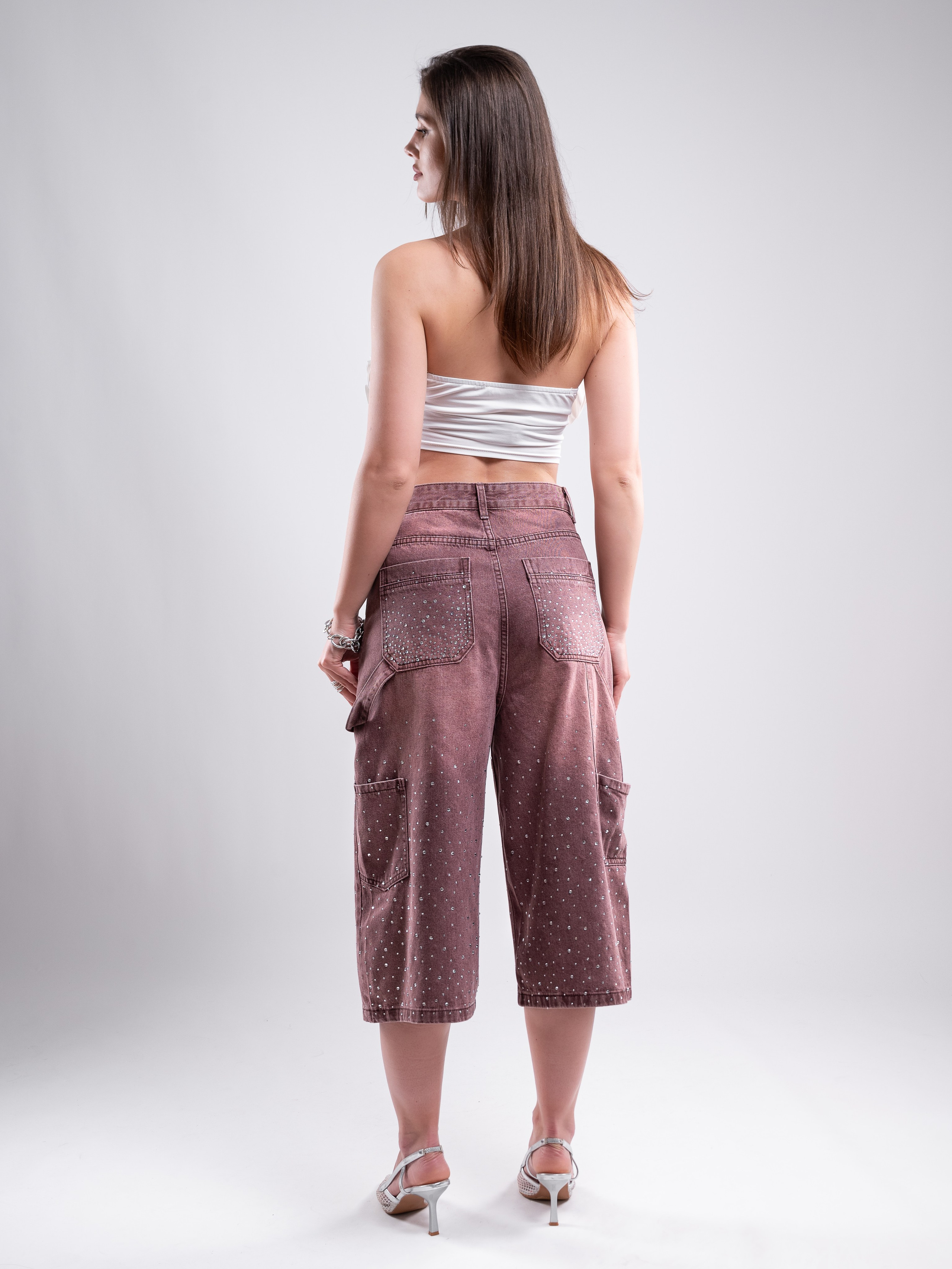 Джинсовые бриджи. Предметный фотограф, фото для маркетплейсов Пятигорск, КМВ