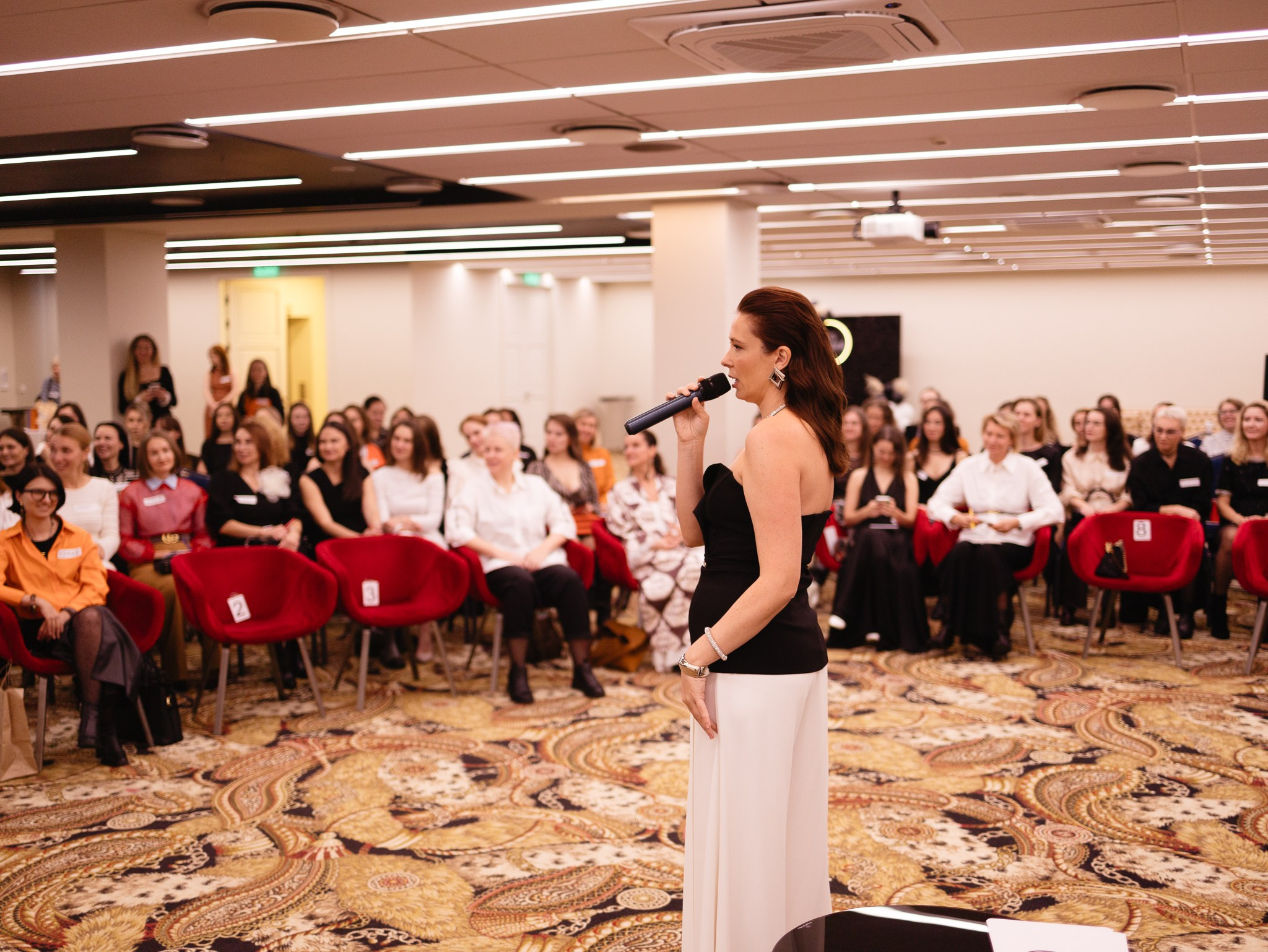 Презентация книги Надежды Асановой