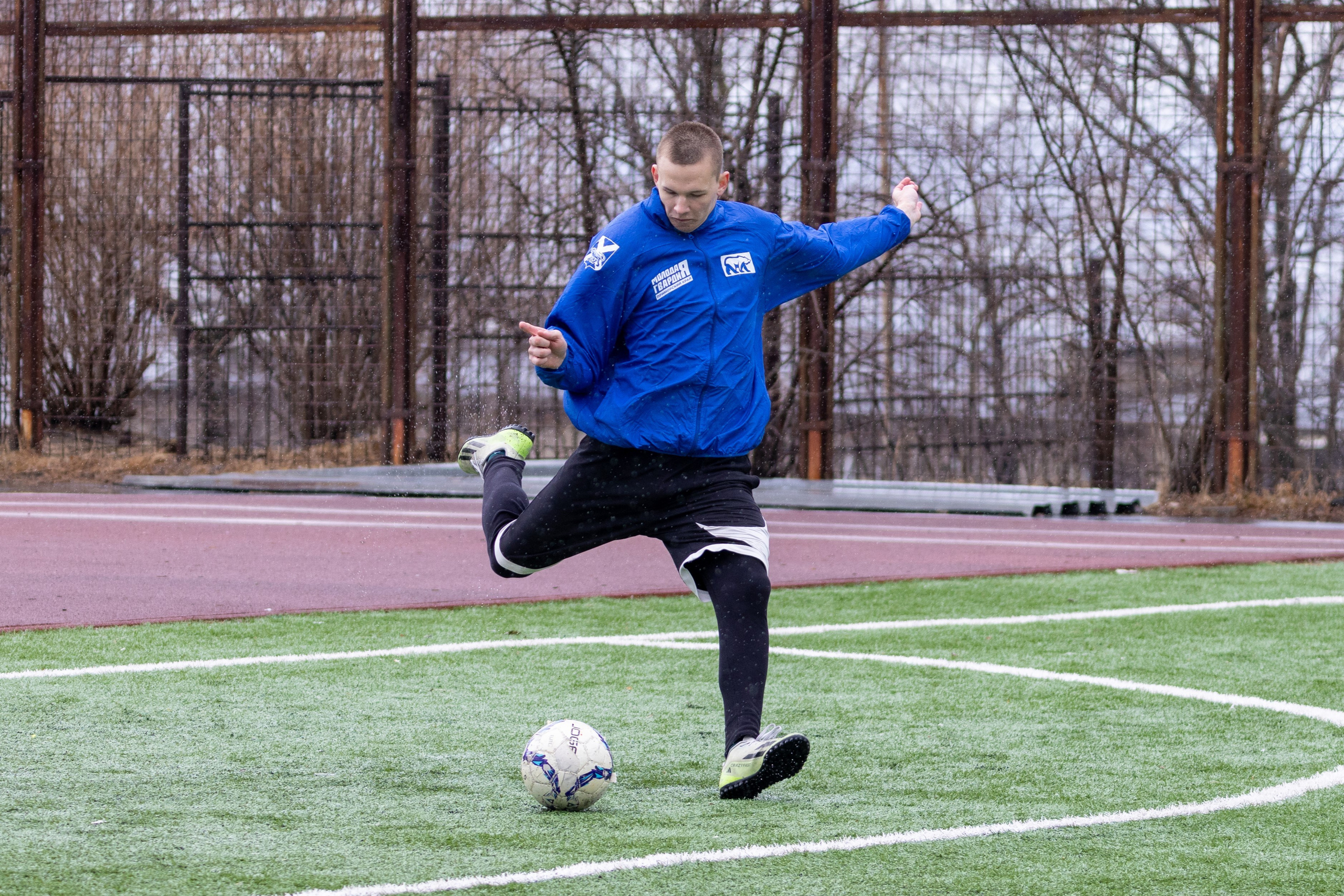 Товарищеский матч по футболу между ФК «Молодая Гвардия» и ФК «Культура». Олег Катакинов| Репортажный фотограф в городе у моря (Владивосток)