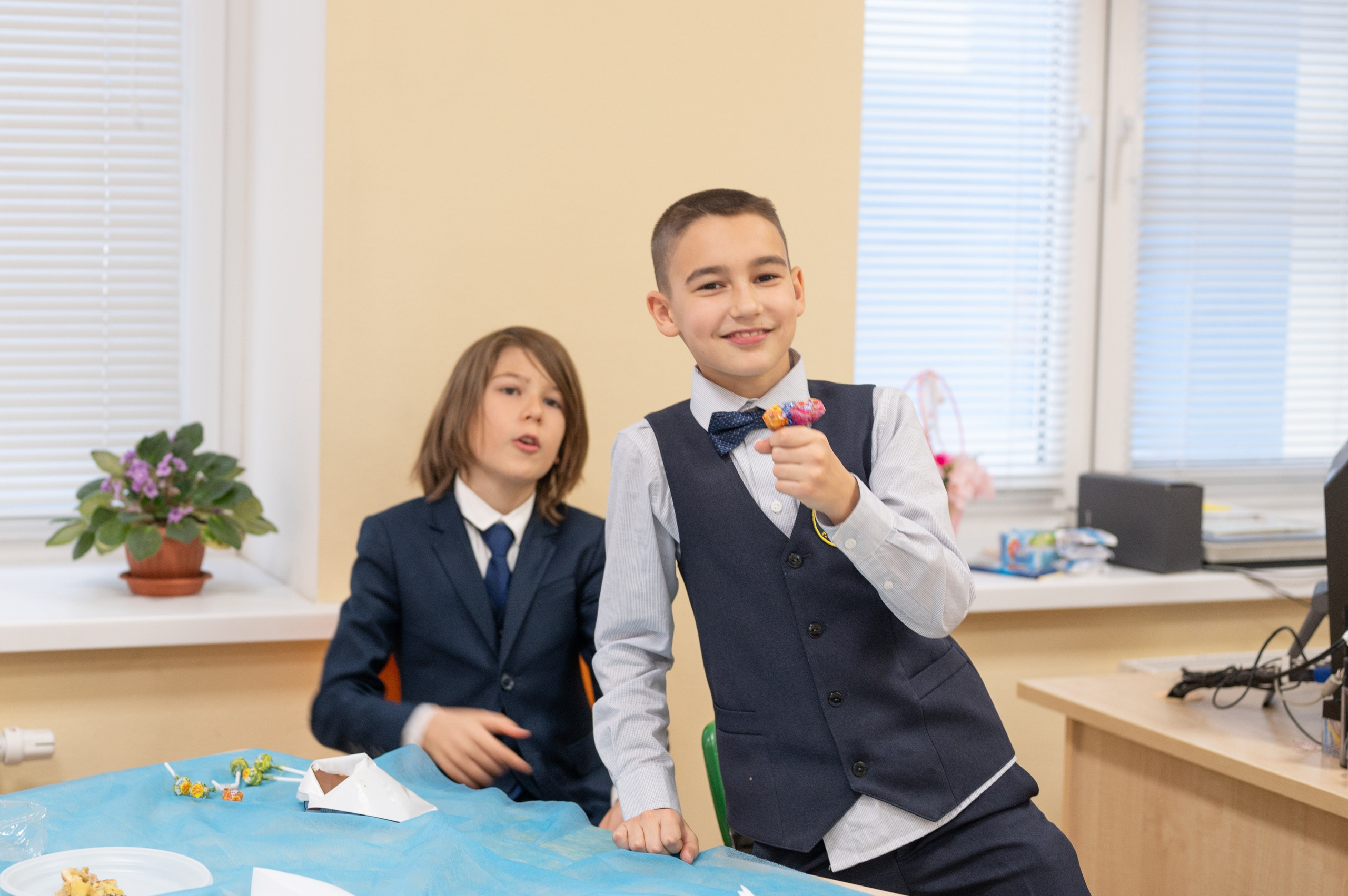 Репортаж мероприятия в классе 5Ж 16 гимназия 2024 г. Фотограф новорожденных, семейный детский в Тюмени Татьяна Морозова