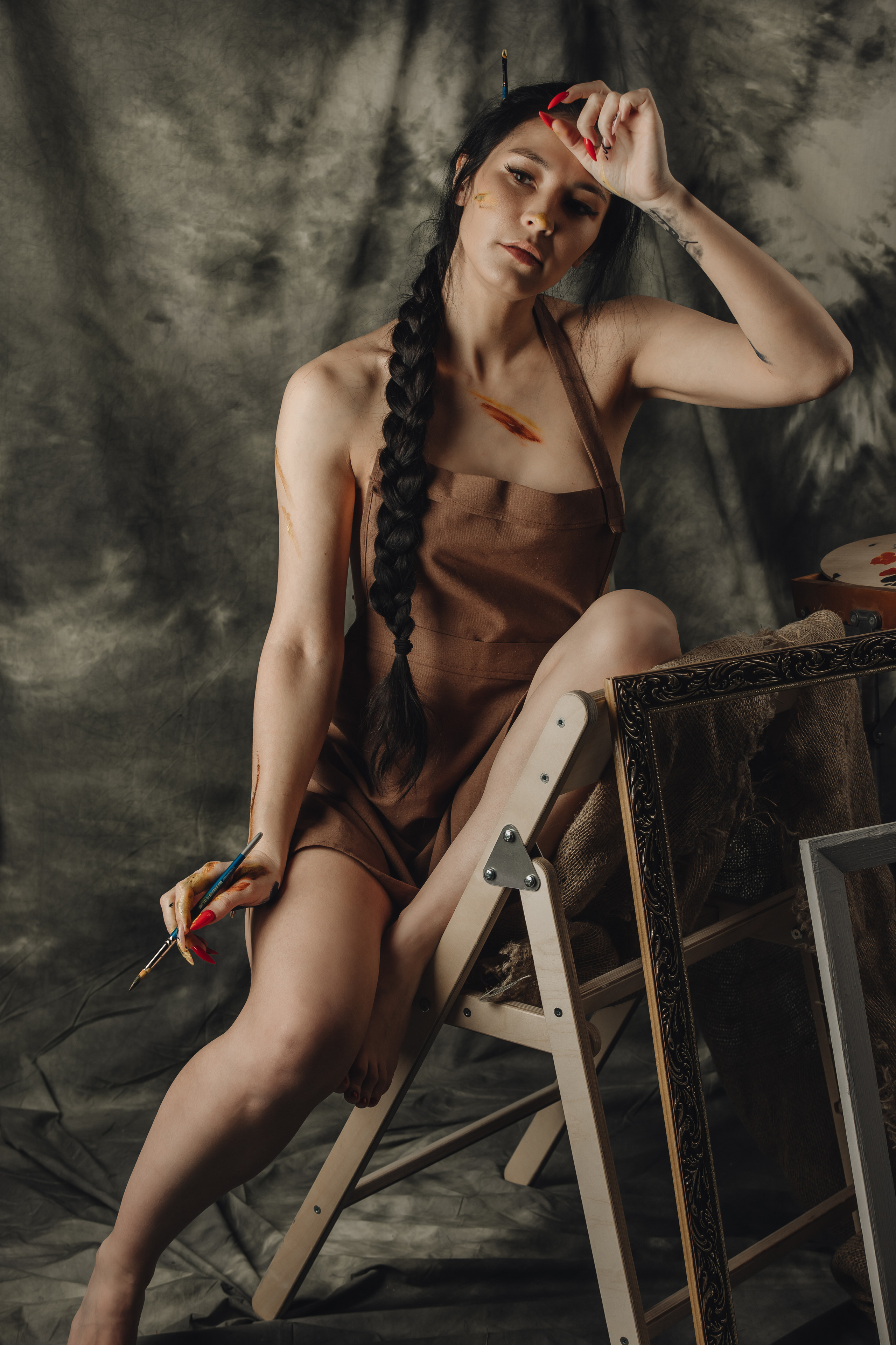 Рисующая пейзаж в темной комнате. Фотограф в Воркуте Мария Фомина