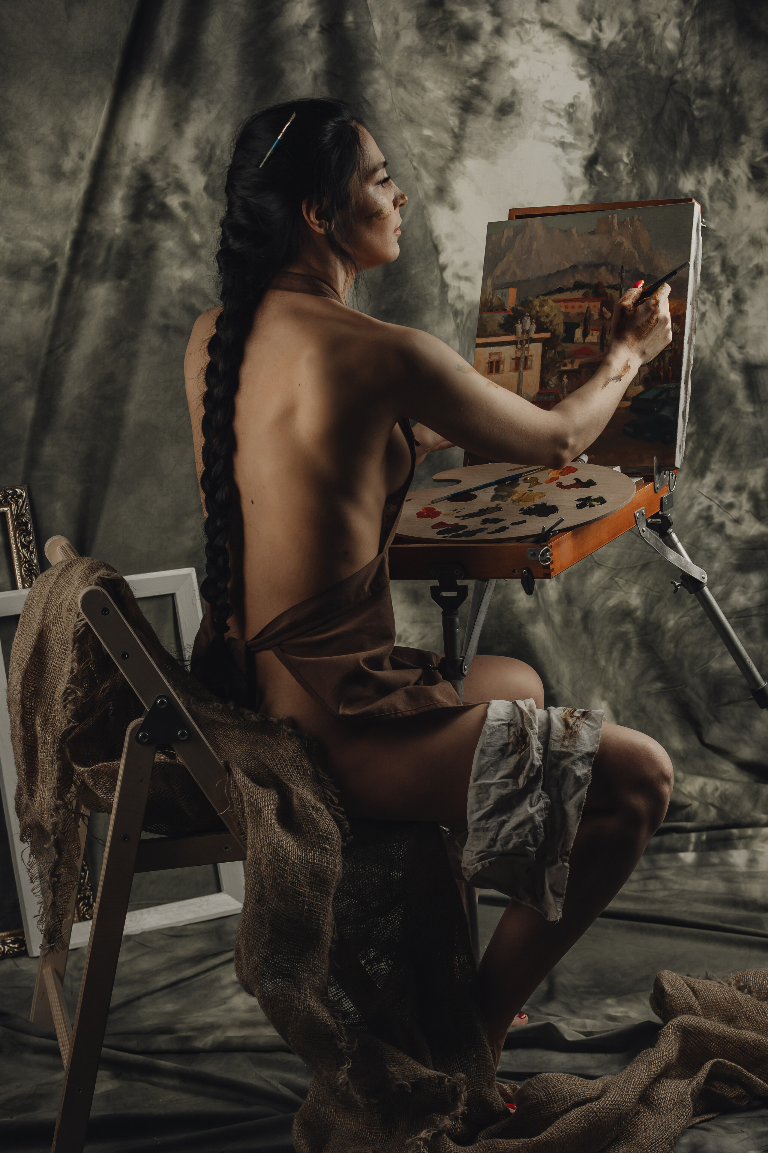 Рисующая пейзаж в темной комнате. Фотограф в Воркуте Мария Фомина