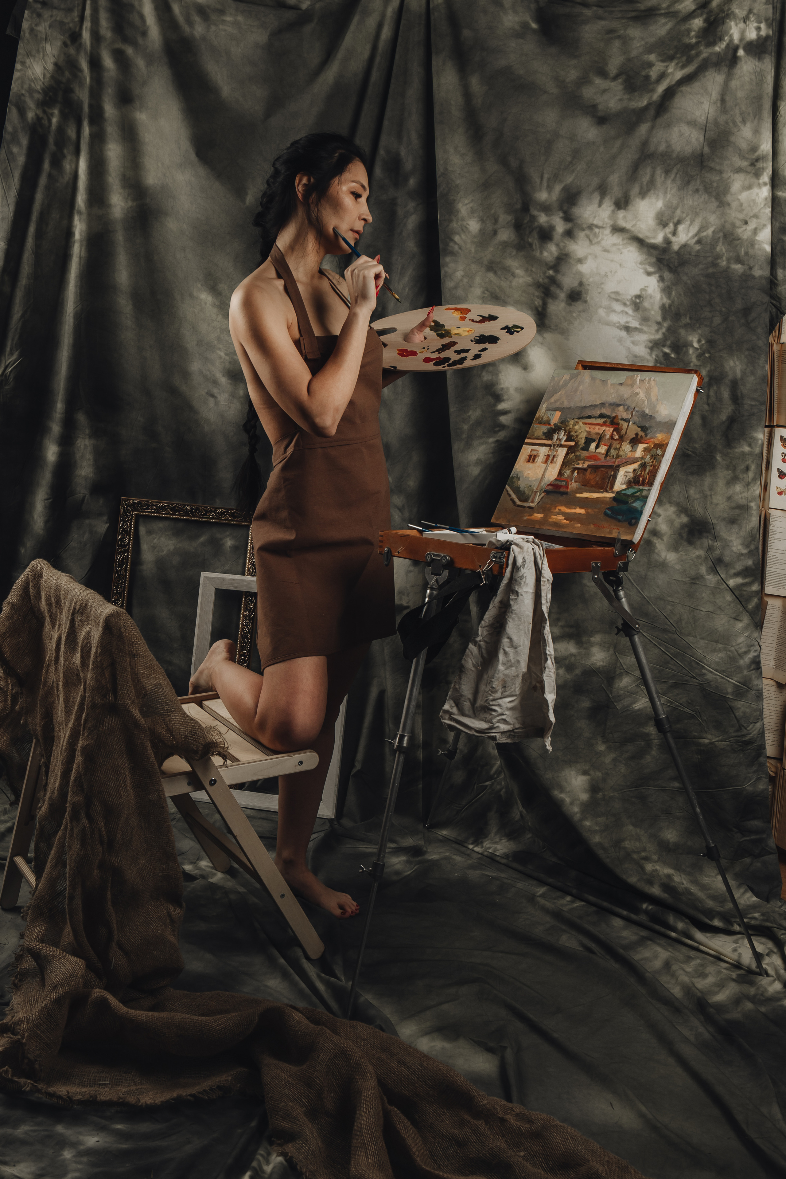 Рисующая пейзаж в темной комнате. Фотограф в Воркуте Мария Фомина