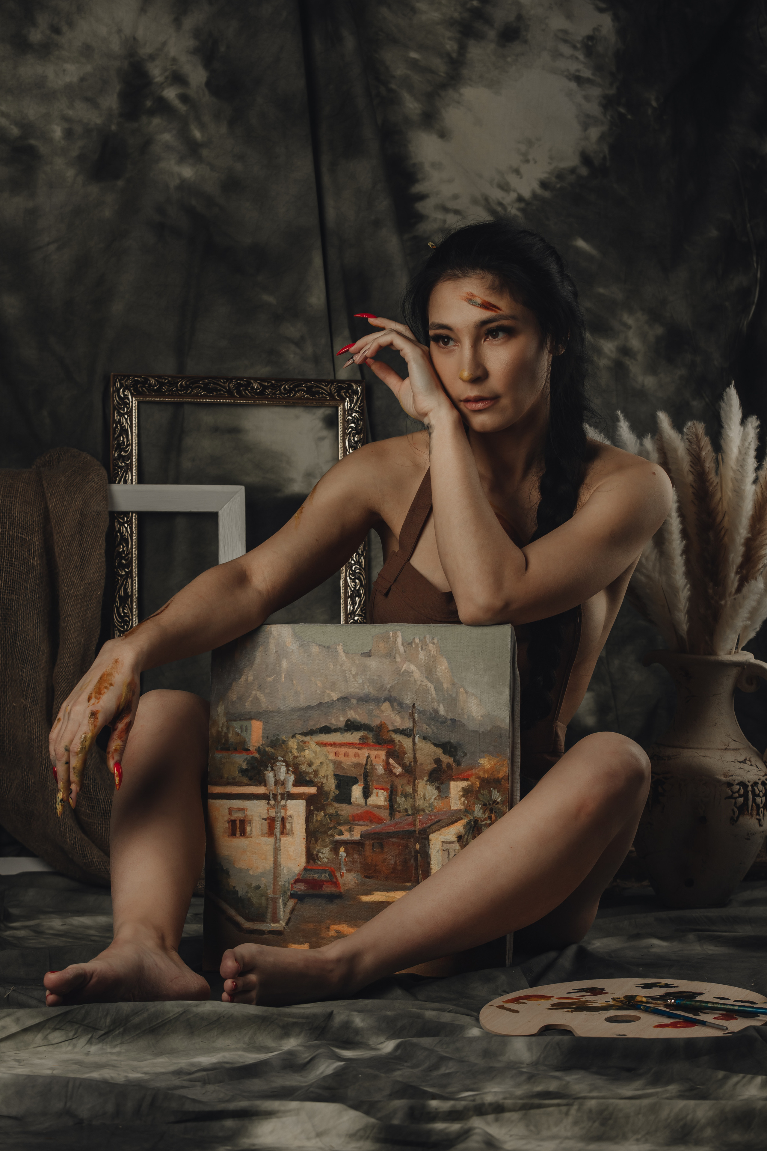 Рисующая пейзаж в темной комнате. Фотограф в Воркуте Мария Фомина