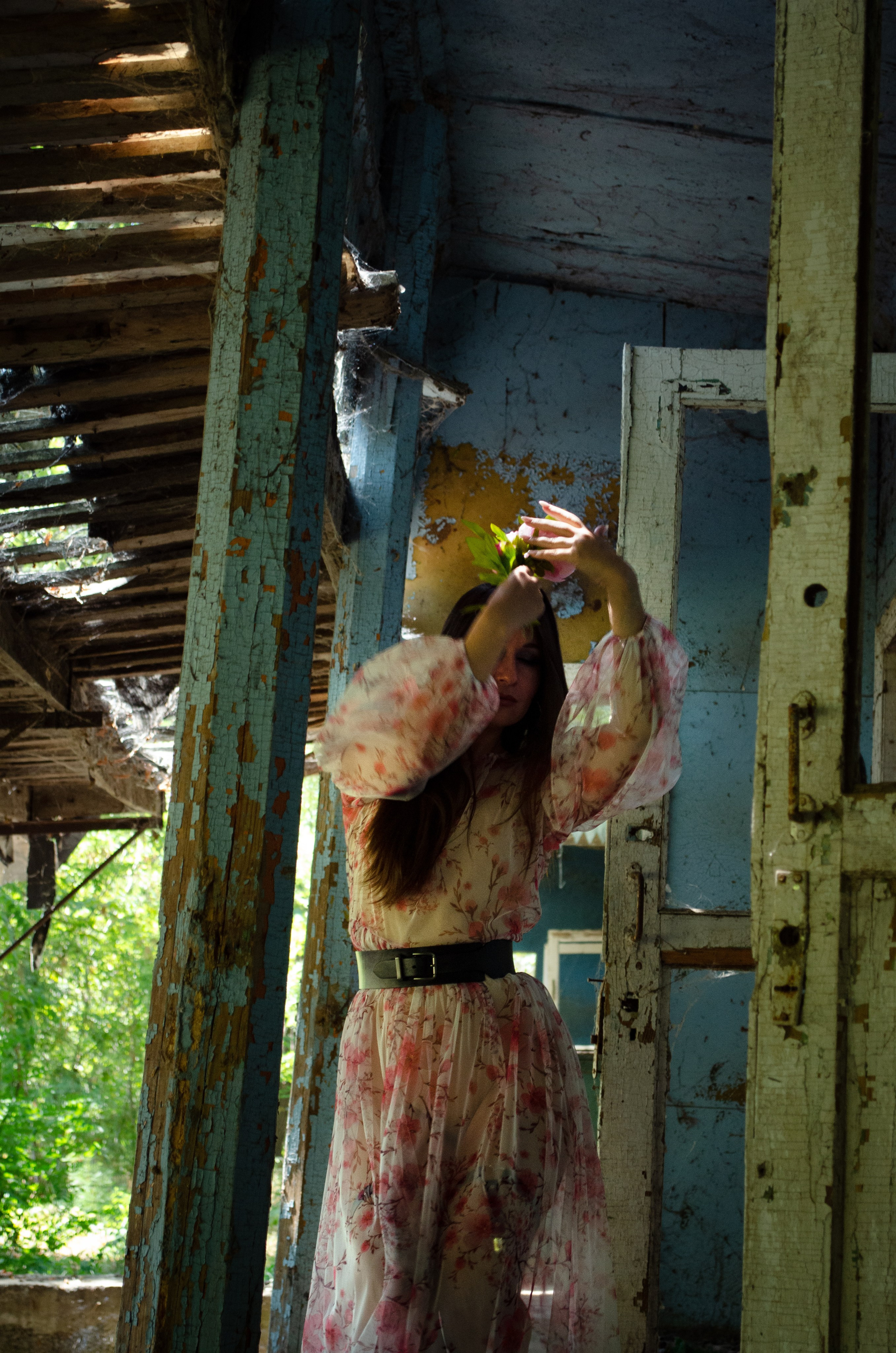 Ирина. Заброшке в стиле Voque. Портретный фотограф в Краснодаре Юлия Кудряшова