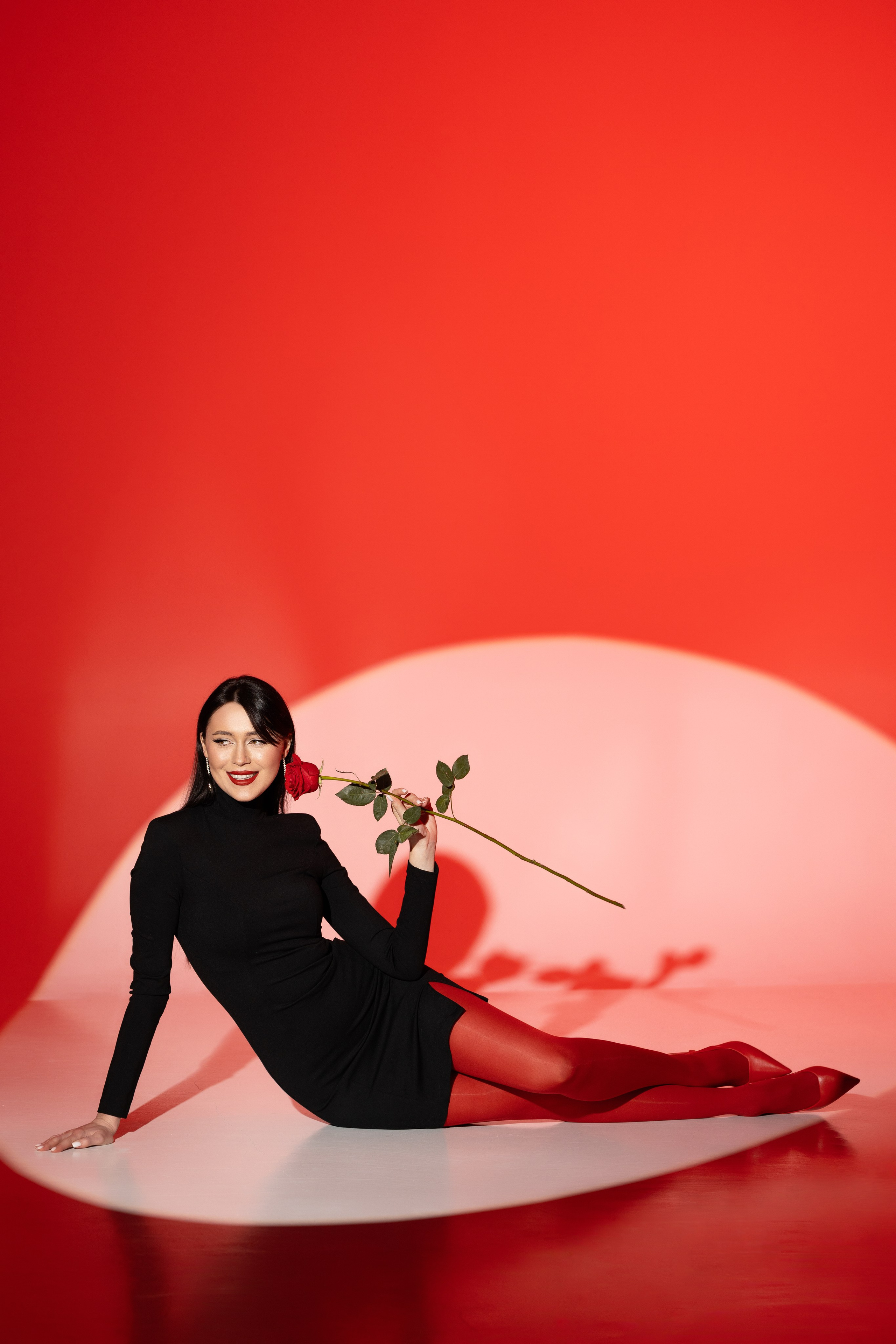 Цветной свет и фигуры. Фотограф Минск