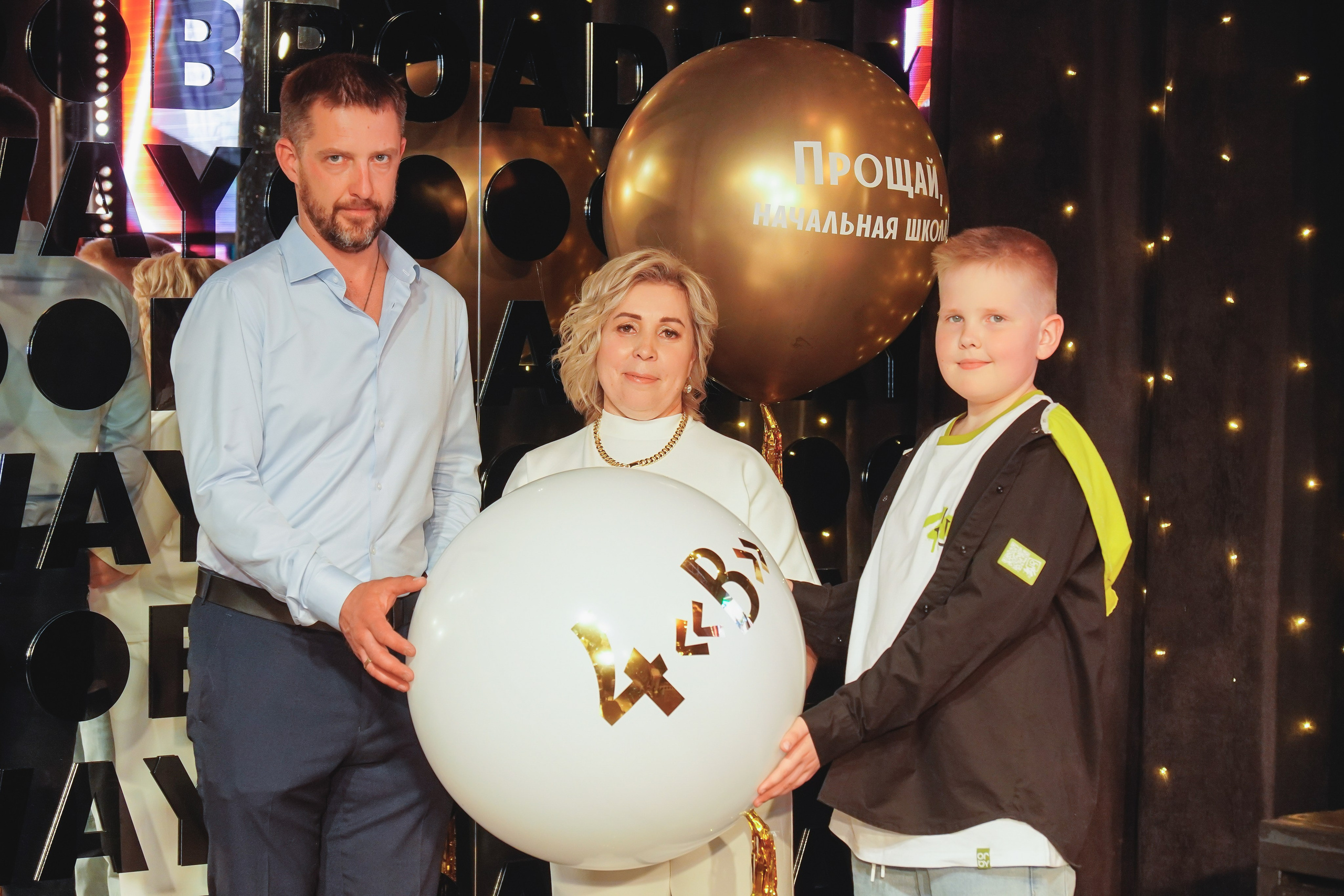 Выпускной. Занимаюсь профессиональной фотографией и живу рядом с Байкалом. Работаю в разных жанрах