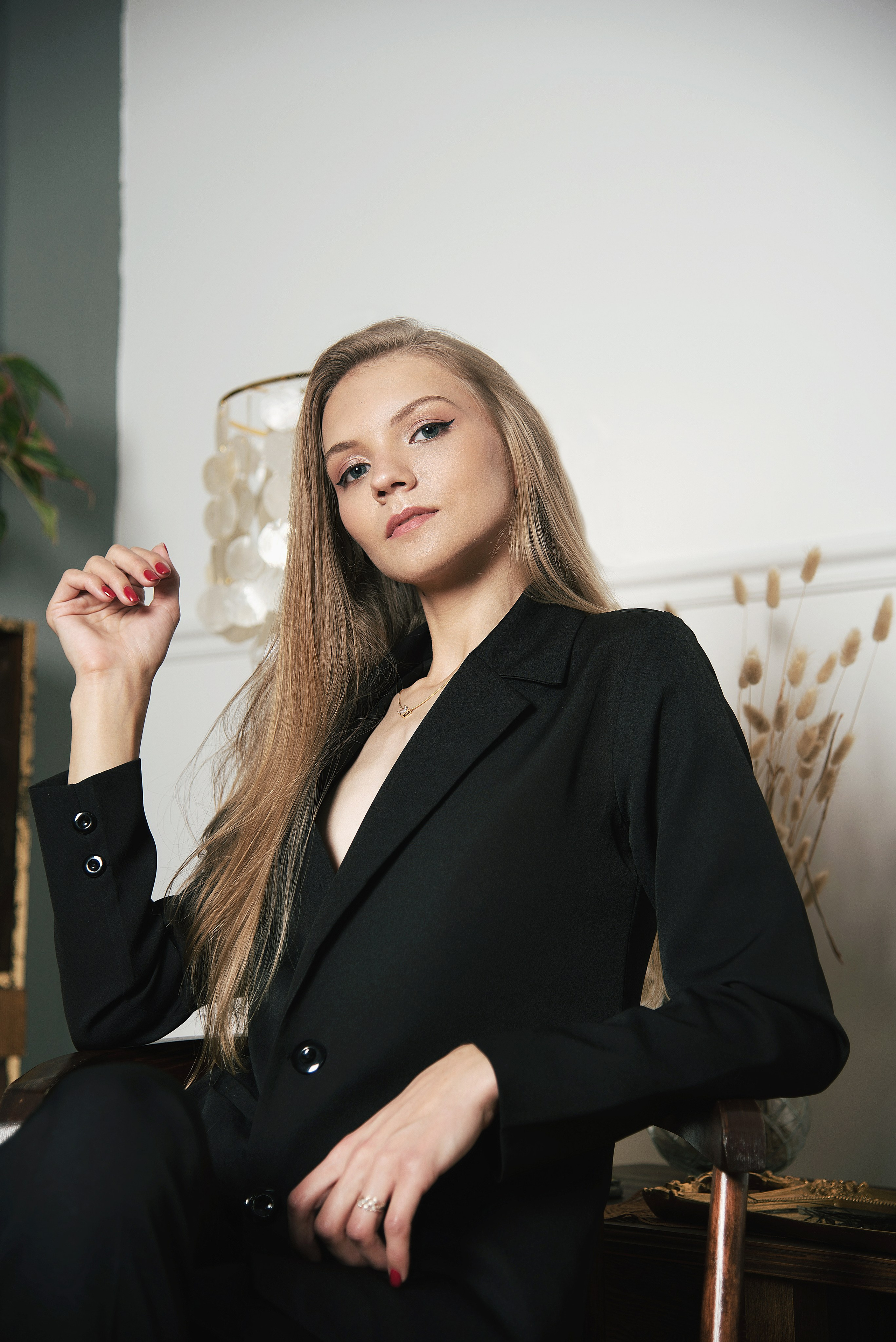 Фотоконтент, женский портрет. Занимаюсь профессиональной фотографией и живу рядом с Байкалом. Работаю в разных жанрах