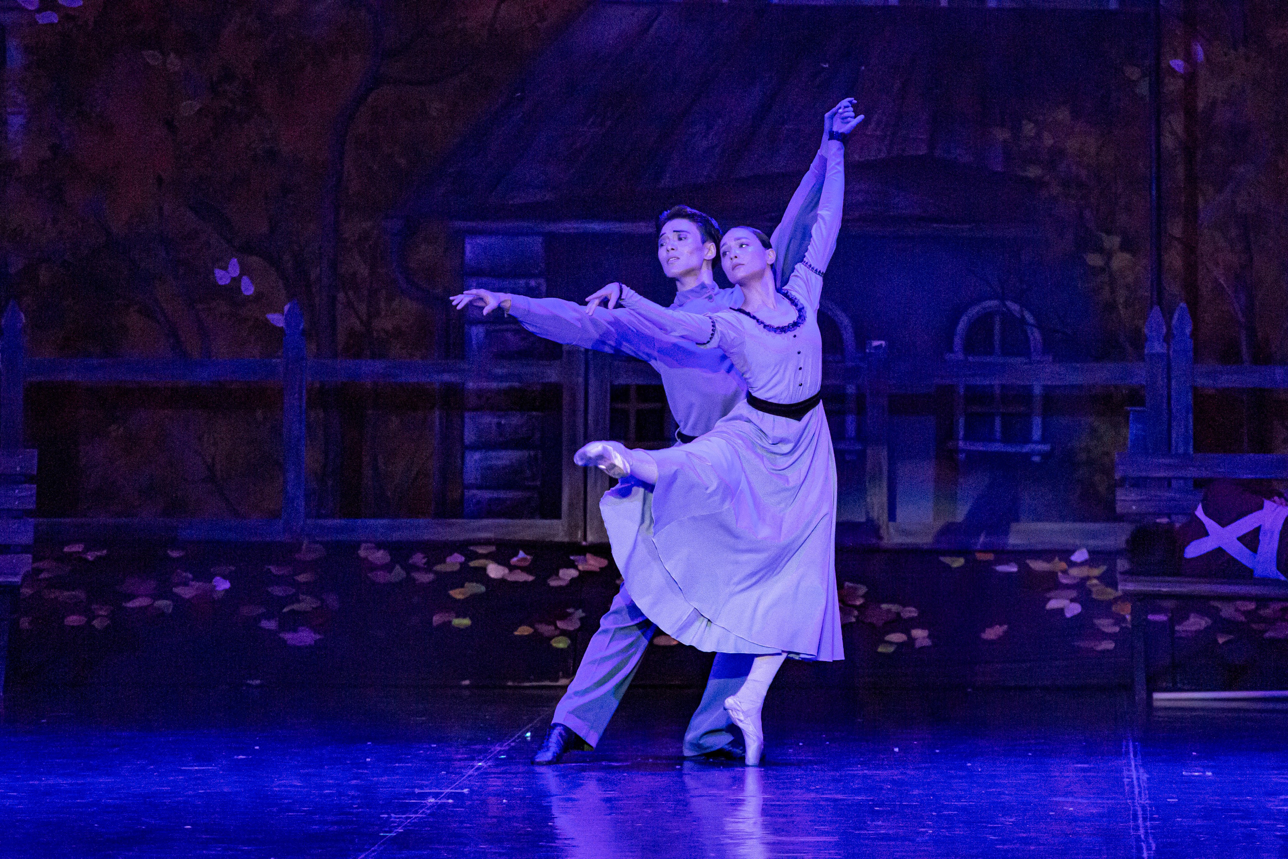 Анюта — спектакль — премьера на сцене Зимнего театра Марийского театра оперы и балета. Фотограф в Сочи Юрий Шептаев