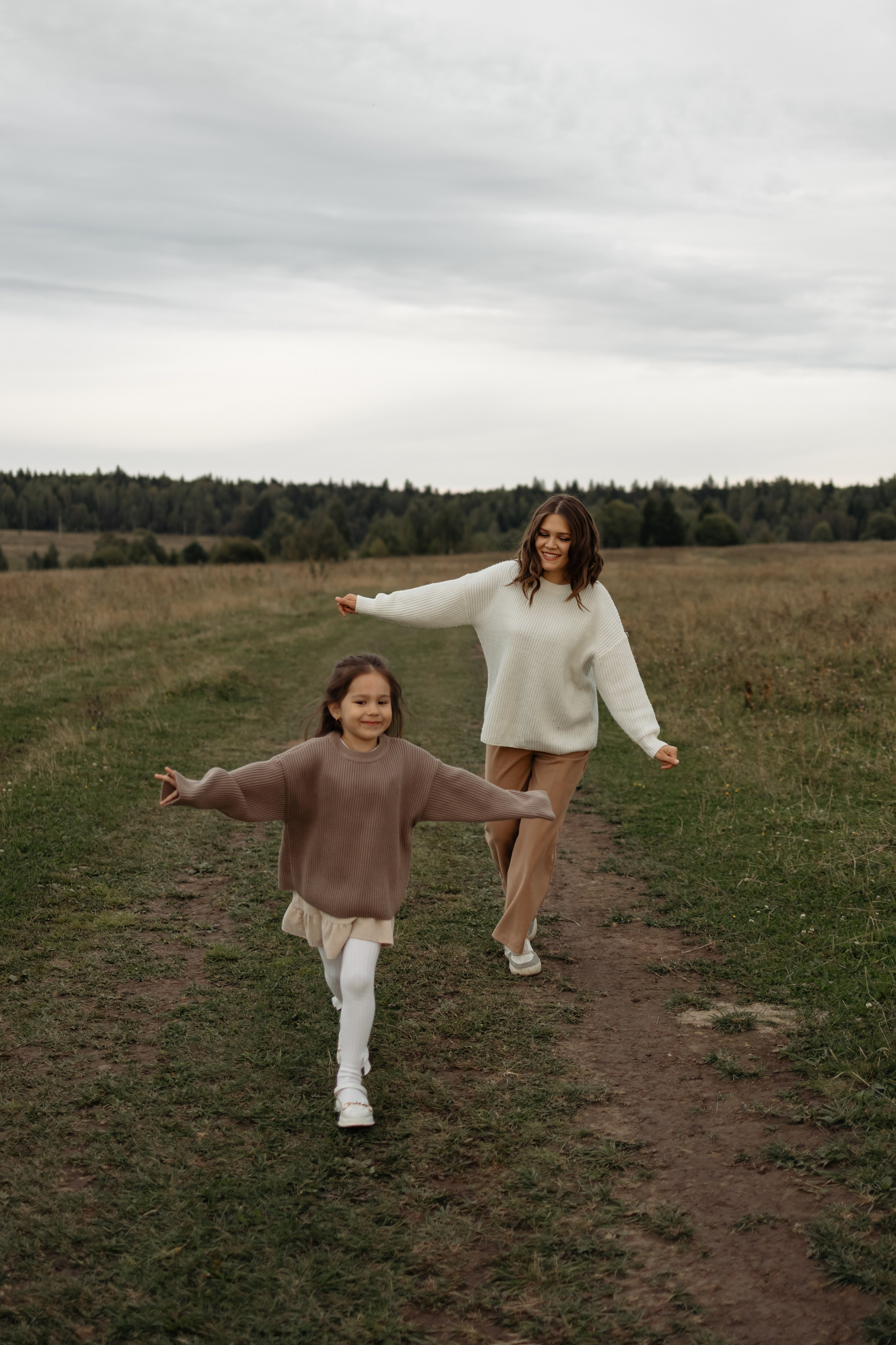 Ляйсан и Амалия. Фотограф Айгуль Габсаматова Октябрьский