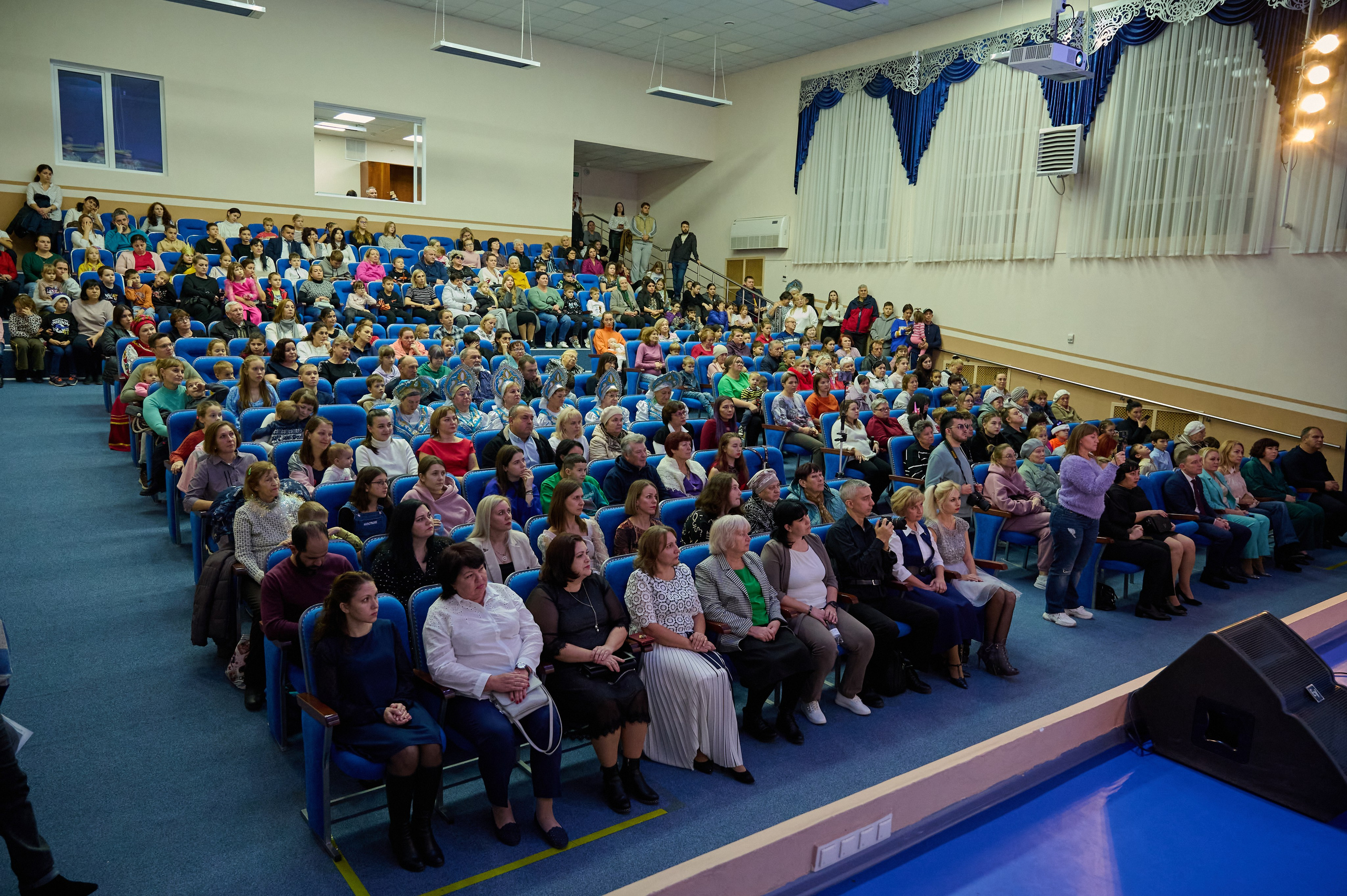 Концерт в ДК Марьина роща. Жизнь курорта Кабардинка в фотографиях