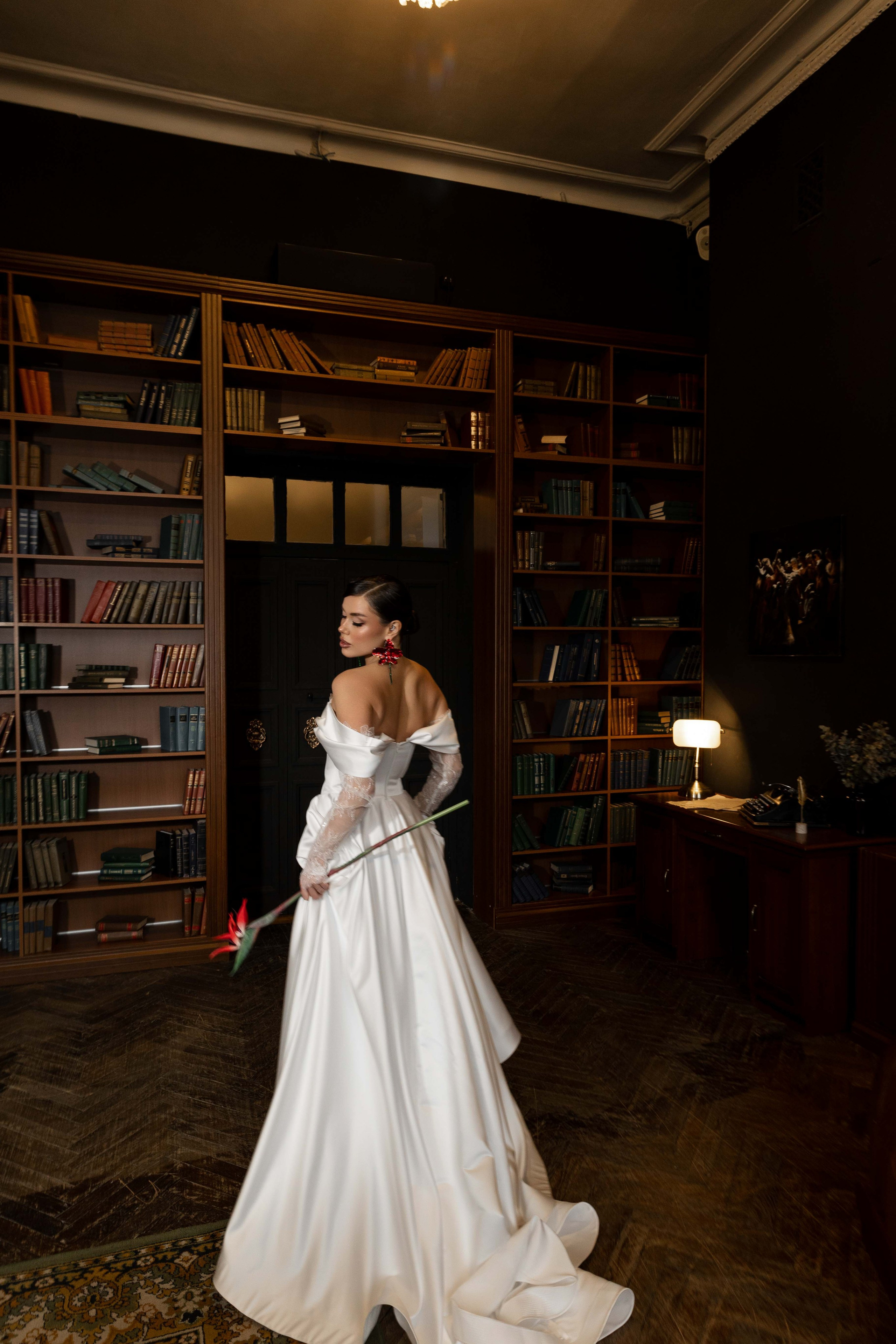 Анна. Я Ира и я фотографирую свадьбы более 10 лет