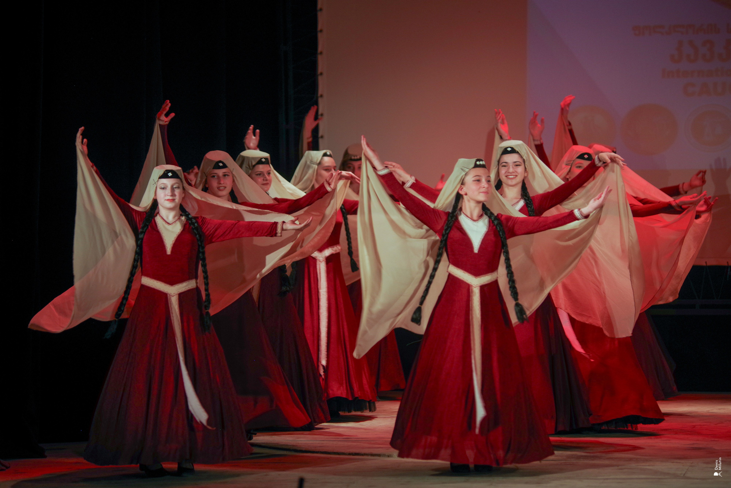 Танцы в прекрасном Они. Портретный фотограф Денис Милютин