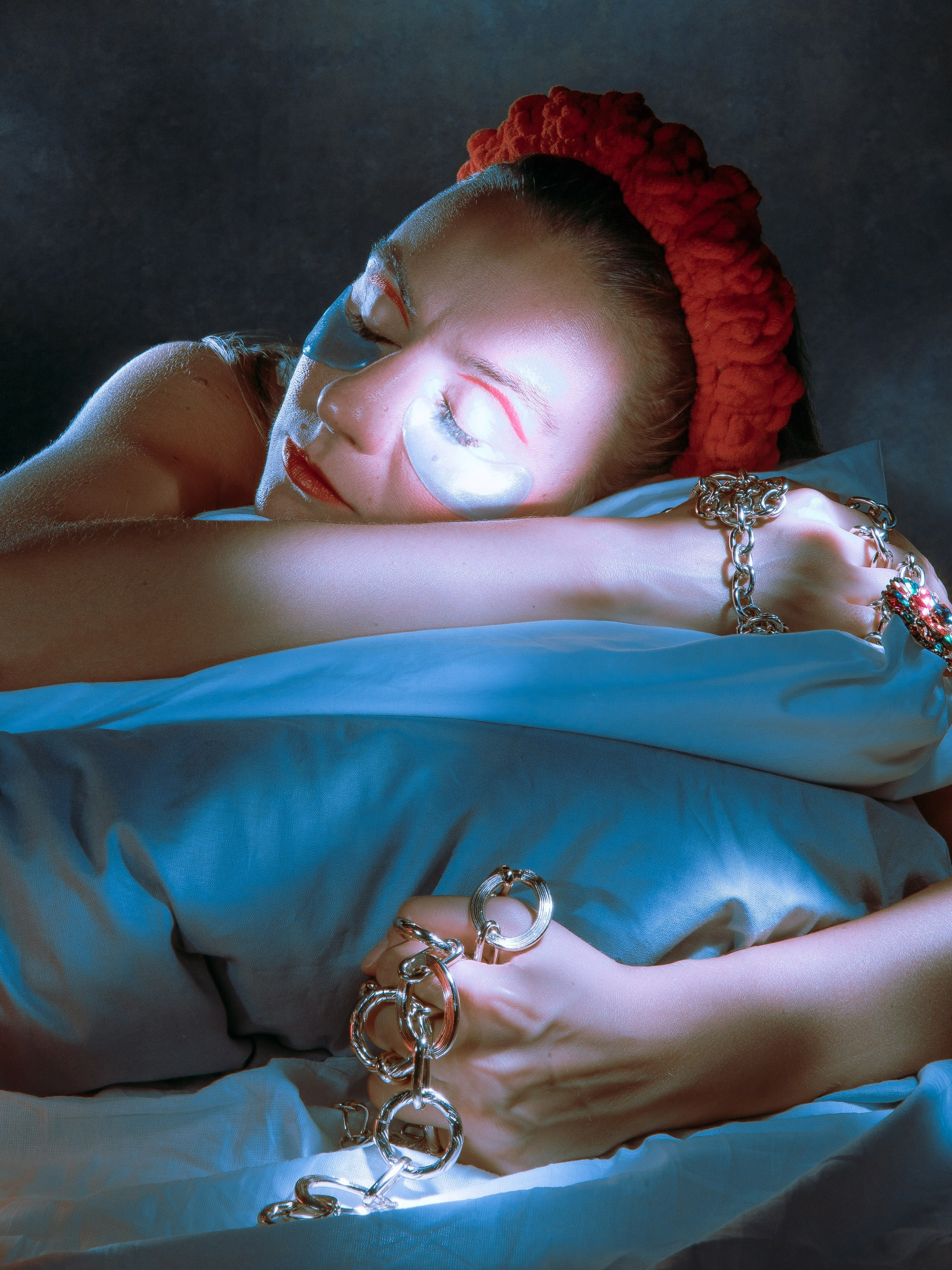 Современная фотография в стиле fiane art на которой изображена царевна с картины В. Васнецова на современный лад. 