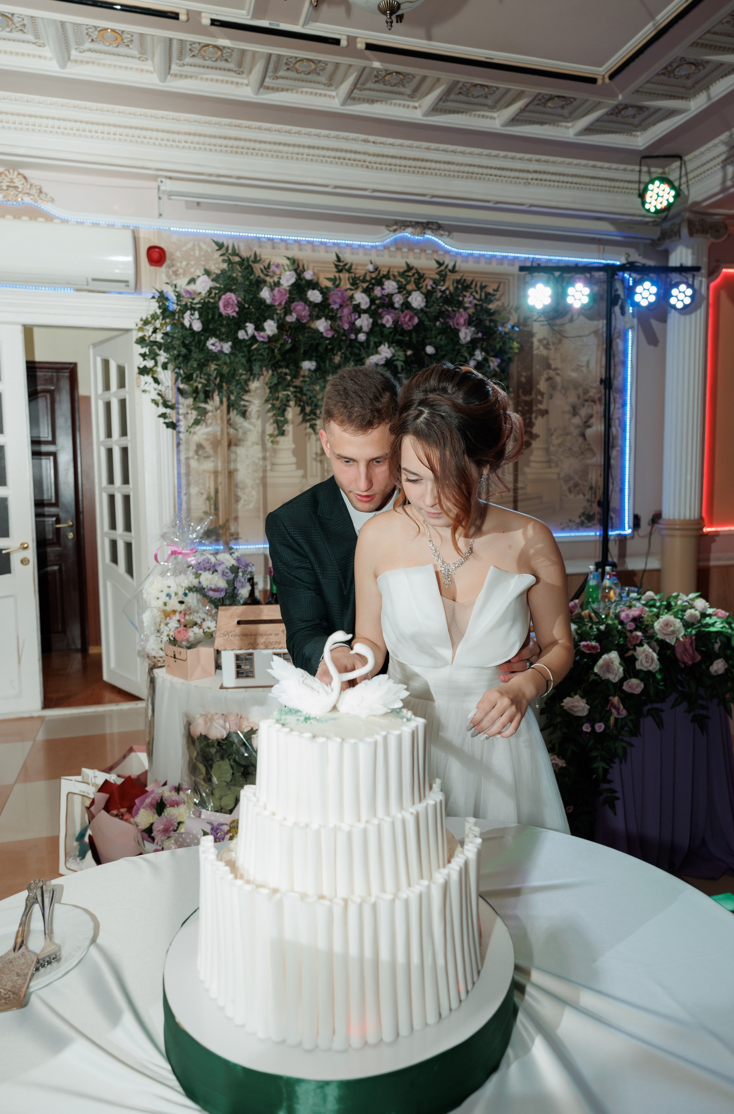 Константин и Дарья, ЗАГС ВДНХ, отель Soluxe, ресторан «Антик». Свадебный и репортажный фотограф (Москва, Королев и другие)