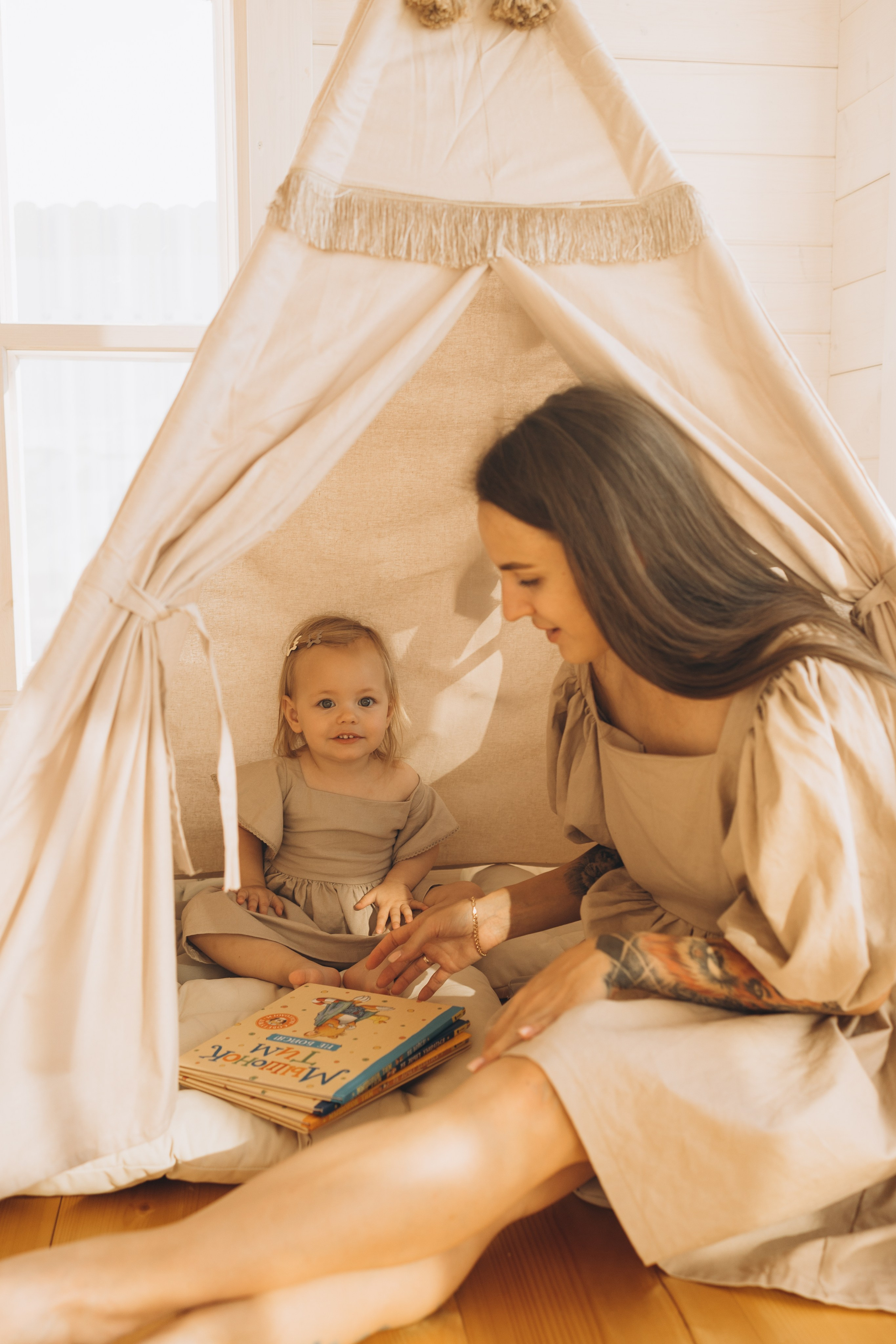 Оля и Мирослава Беседка. Семейный фотограф в Москве Виктория Ястребинская