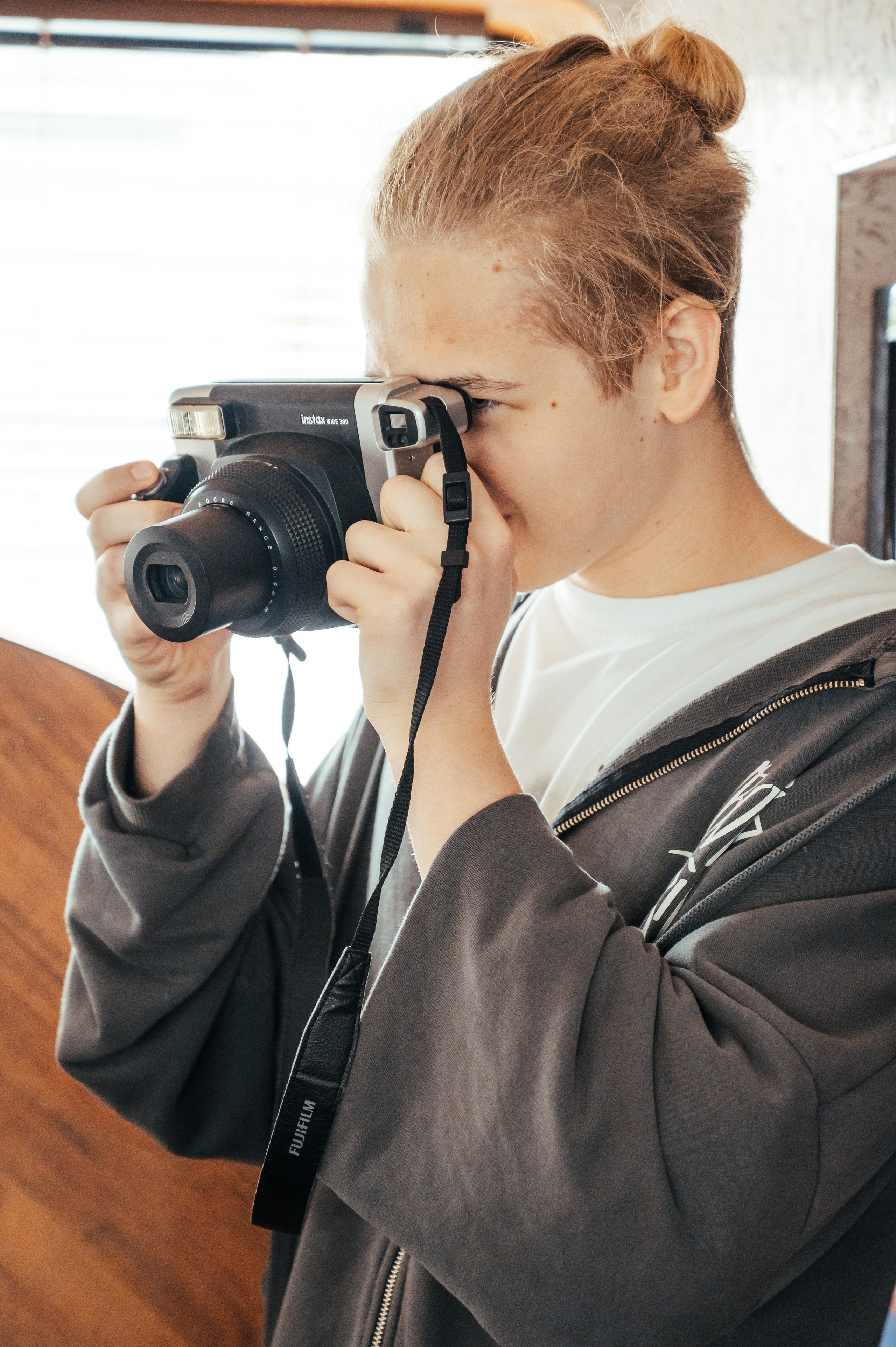 Последний звонок. Анастасия Петрович фотограф, фотокорреспондент в Москве и Санкт-Петербурге. Фотосъёмка репортажа, мероприятия, корпоративная съёмка, контент