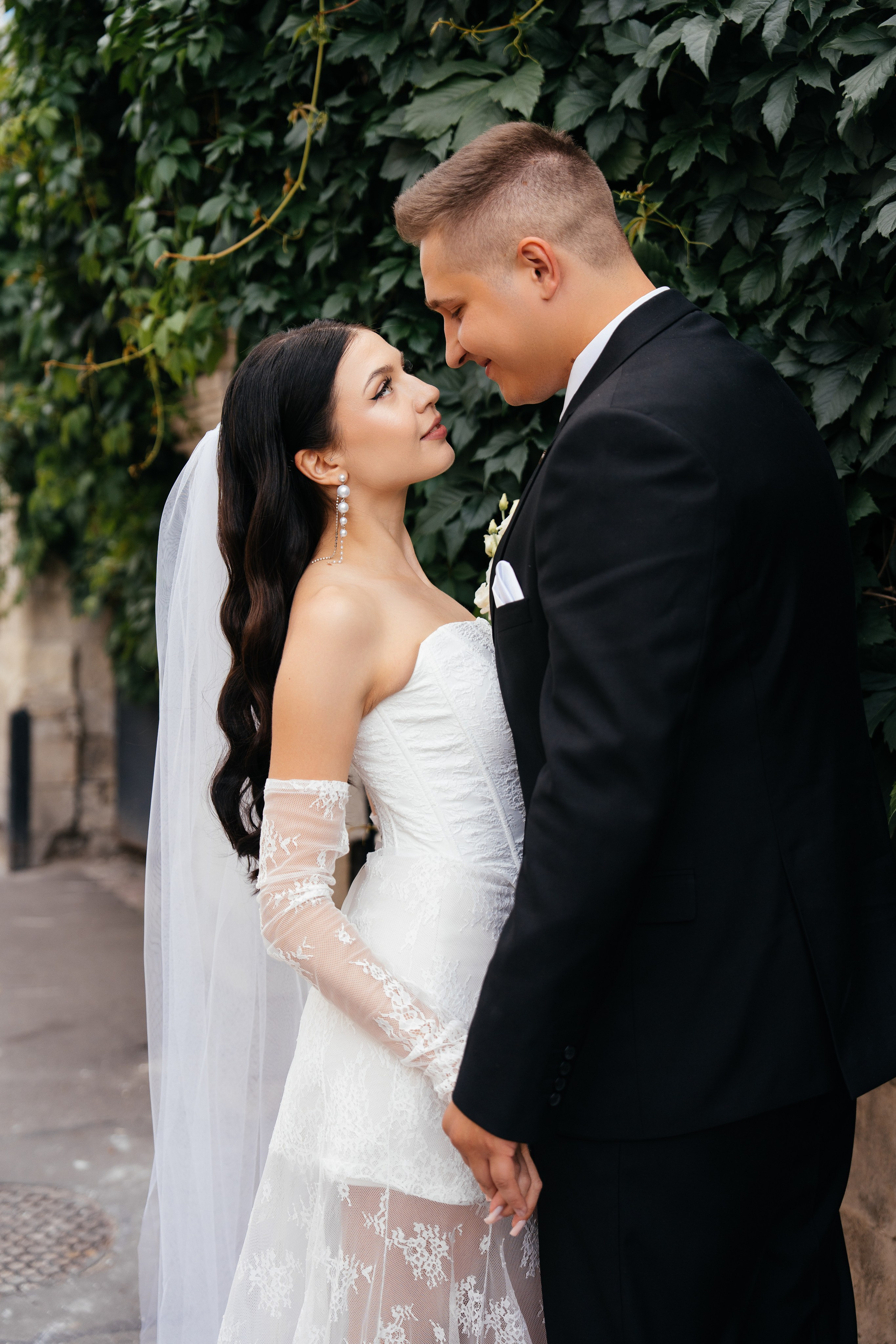 Свадебная фотосессия в Москве у высотки на Котельнической набережной. Свадебный фотограф в Москве Анна Полушина