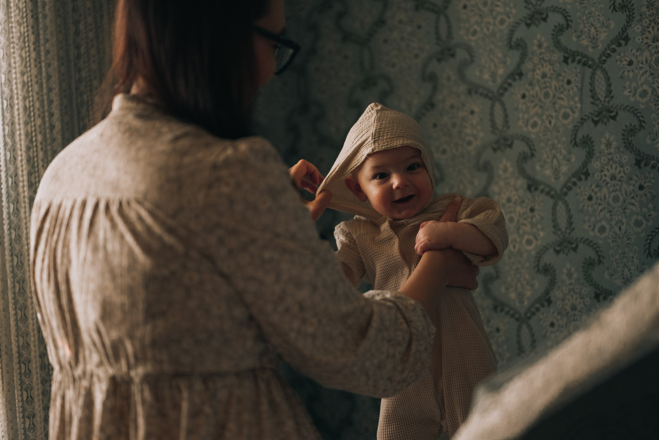 Утро мамы и малыша. Дарья и Евсей. Семейный фотограф в Москве Дарья Пузикова