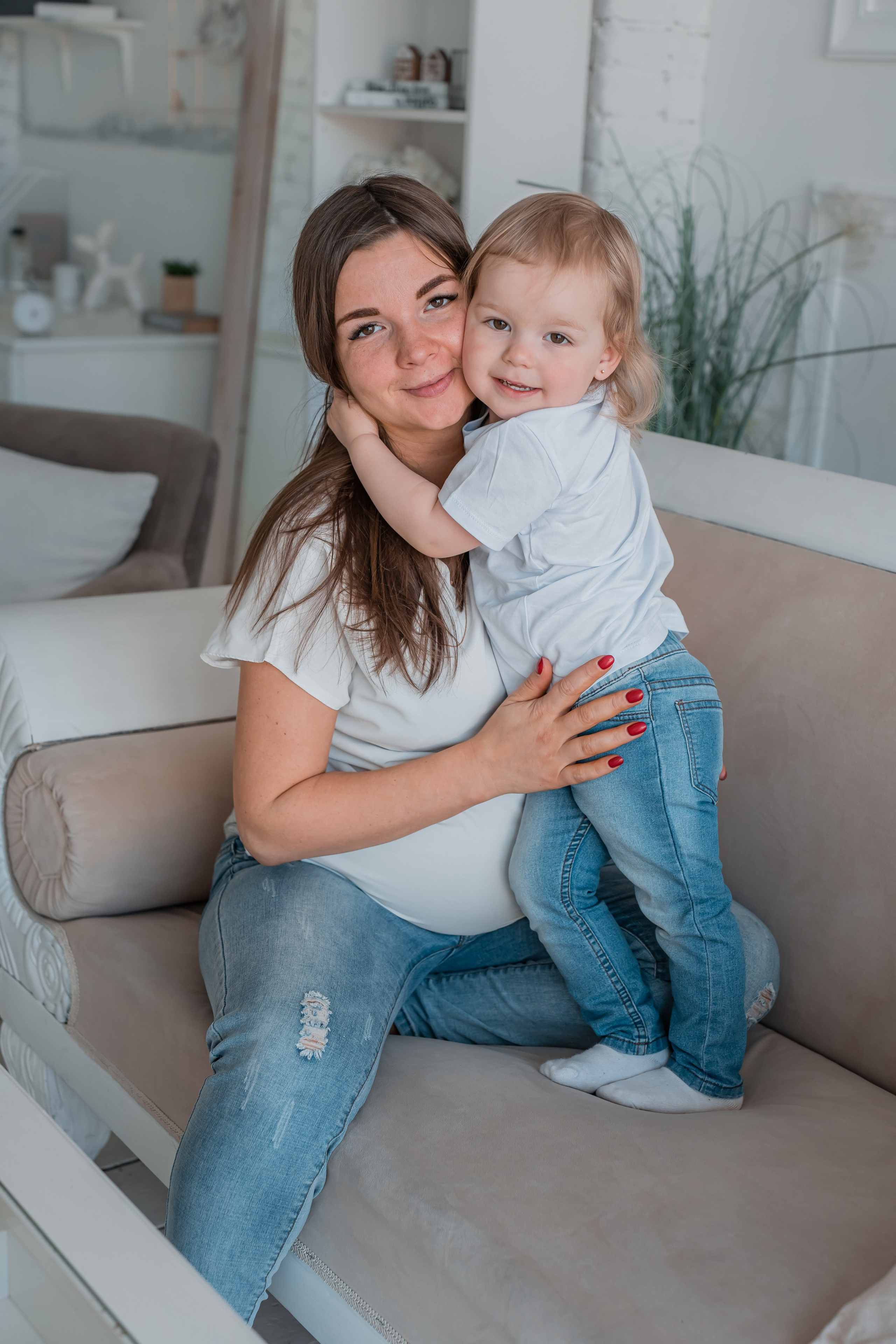 будущая мама на студийной фотосессии