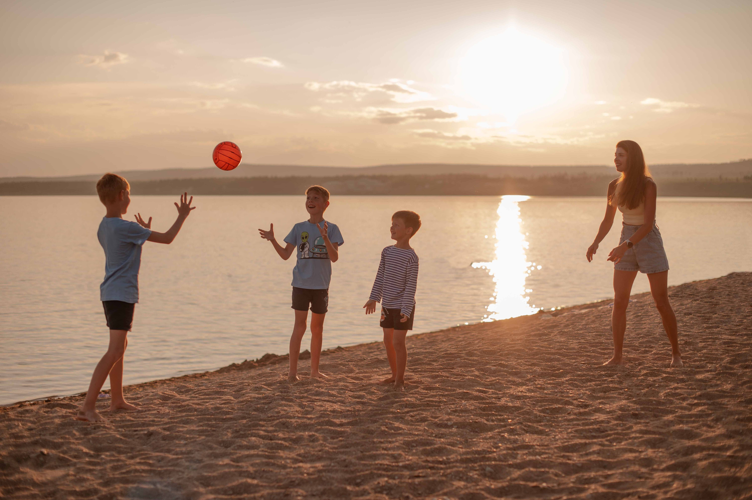 Катя и детишки на Арахлее. Фотограф Виктория Воронина