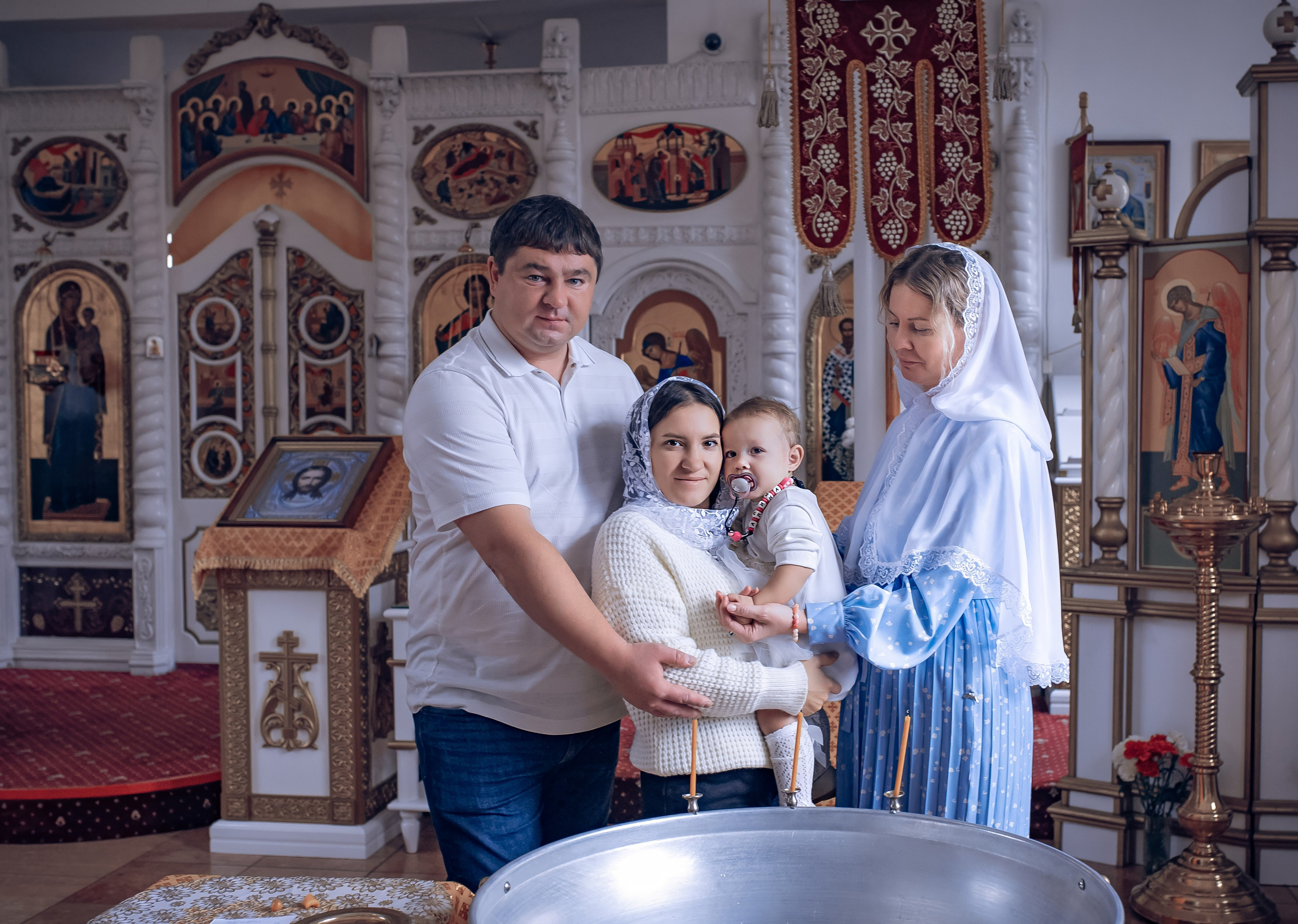 Крещение Алины в Трехсвятительской церкви Красноярск. Фотографы крещения/венчания  Красноярск Татьяна и Вячеслав Переваловы