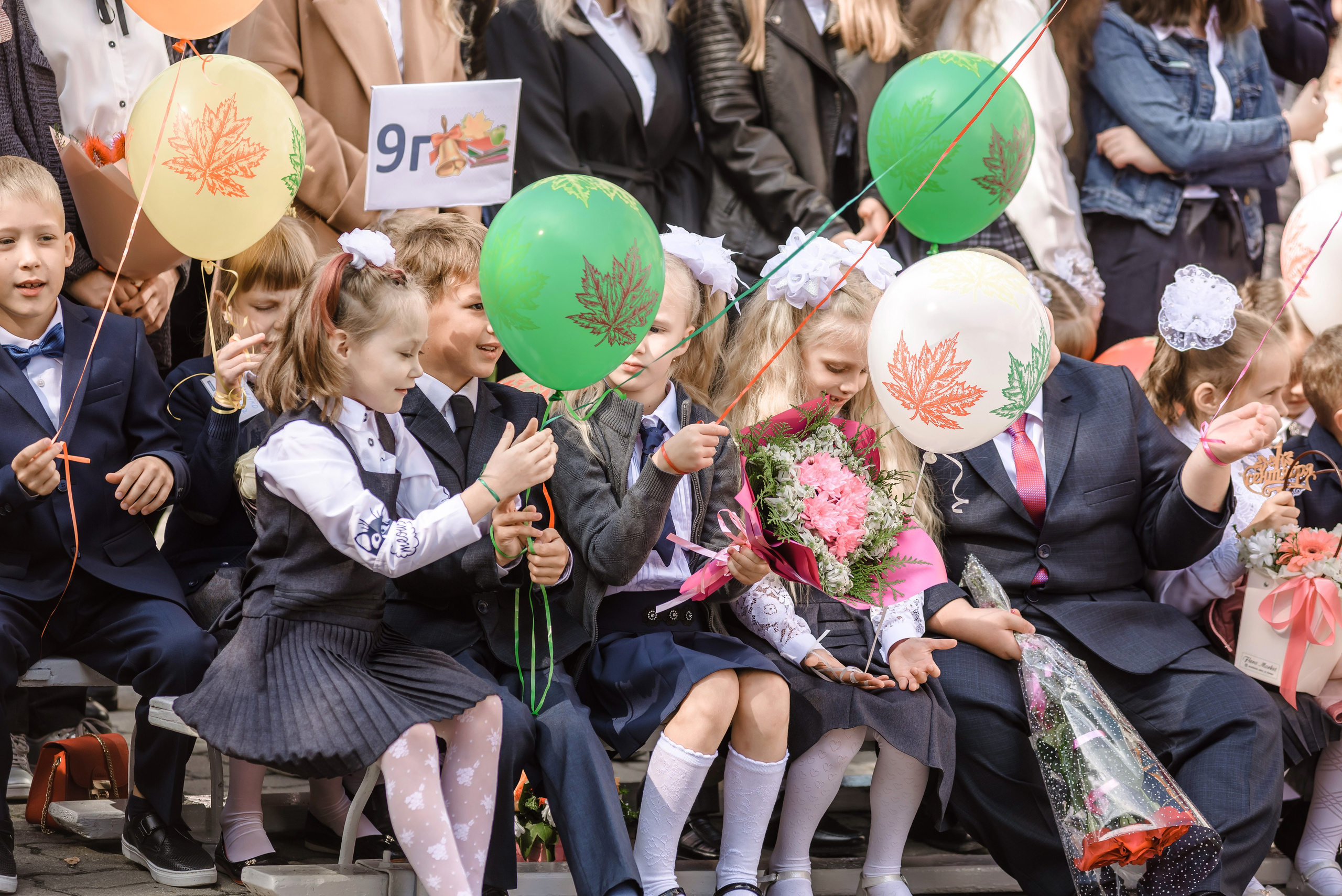 Линейка 11-е классы 2023. Фотограф Галина Лисанова, г. Брянск