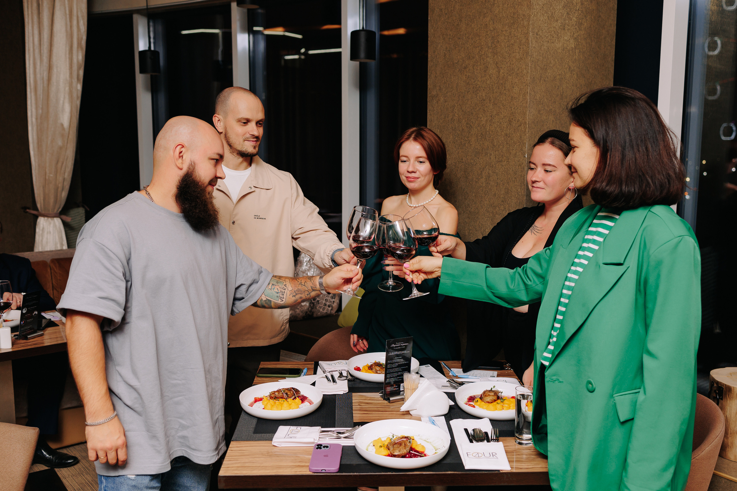 Гастроужин в ресторане FOUR с Денисом Кондратенко. Фото и видео контент за одну съемку — Веретенников Егор