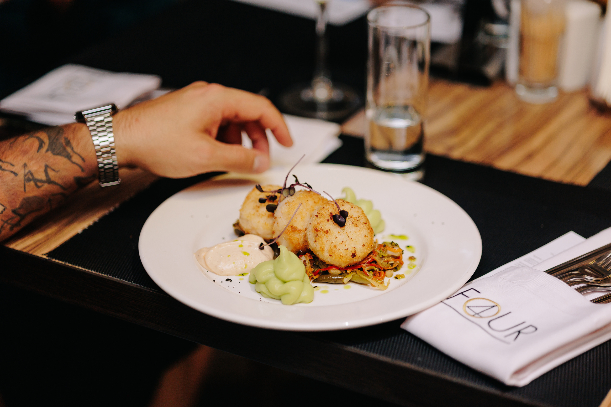 Гастроужин в ресторане FOUR с Денисом Кондратенко. Фото и видео контент за одну съемку — Веретенников Егор