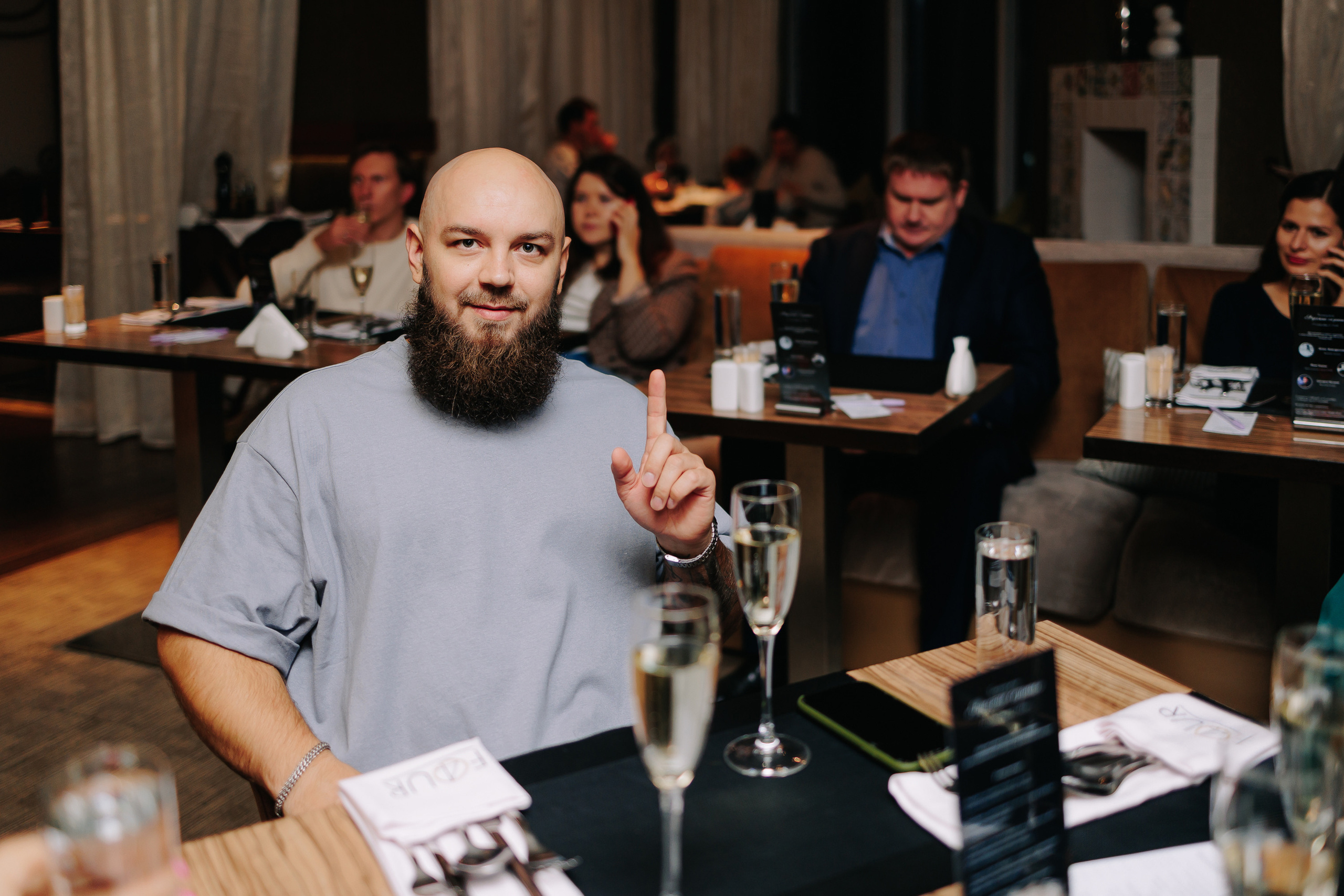 Гастроужин в ресторане FOUR с Денисом Кондратенко. Фото и видео контент за одну съемку — Веретенников Егор