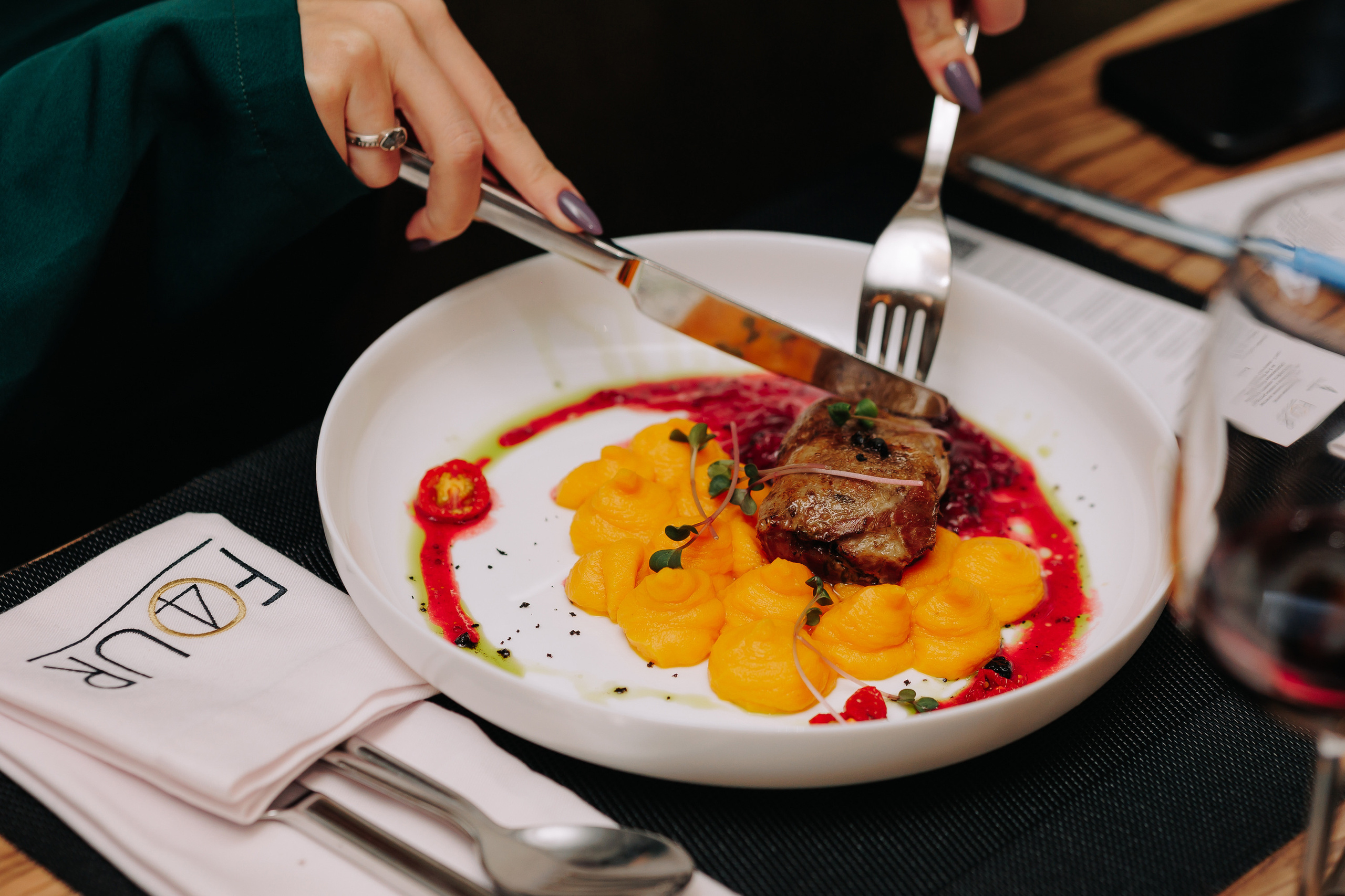 Гастроужин в ресторане FOUR с Денисом Кондратенко. Фото и видео контент за одну съемку — Веретенников Егор