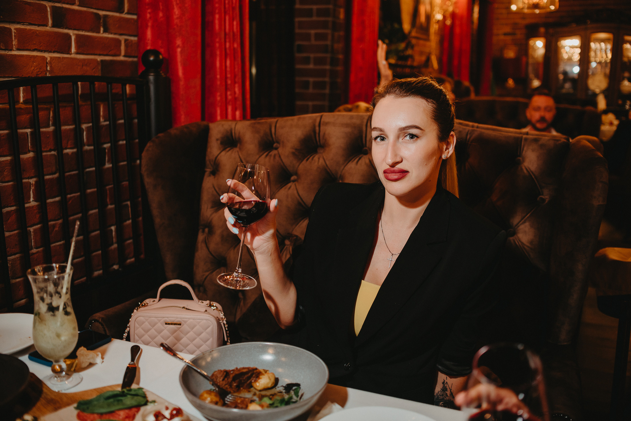 День рождения ресторана Конюшня. Фото и видео контент за одну съемку — Веретенников Егор